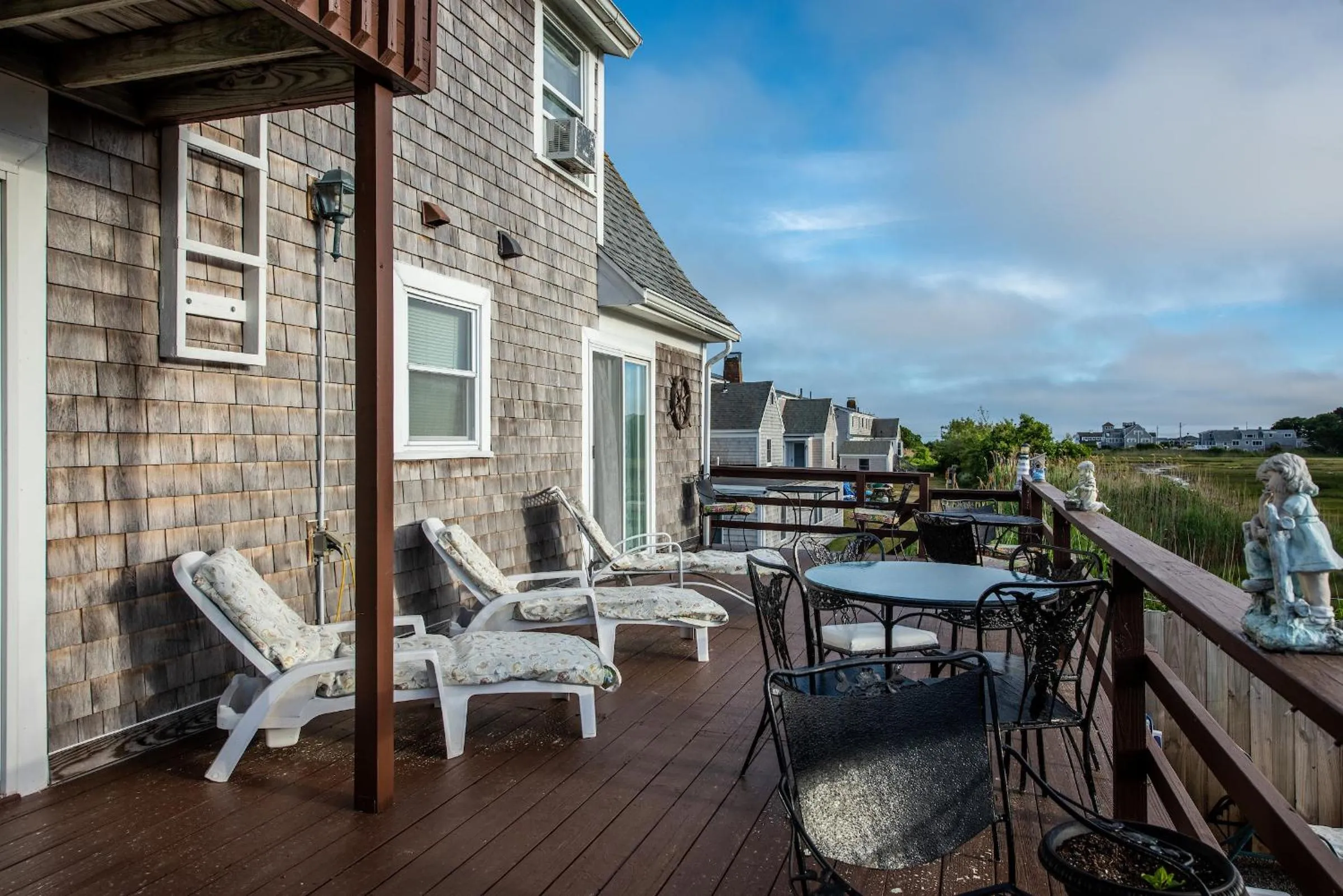 A Cape Cod Ocean Manor Inn