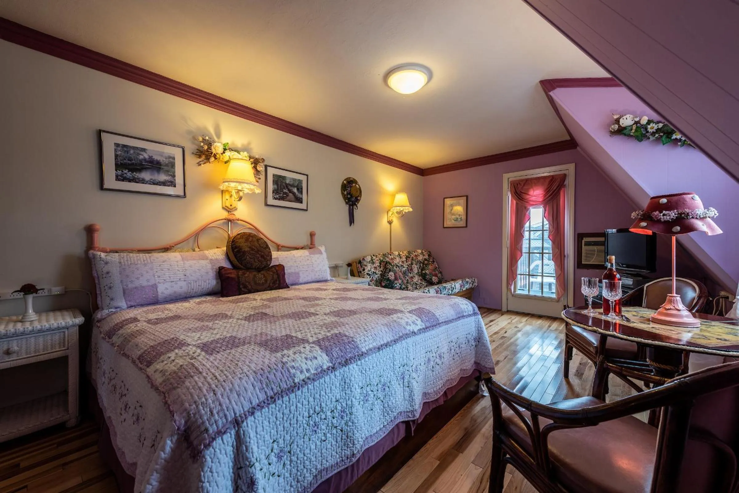 Bed in A Cape Cod Ocean Manor Inn
