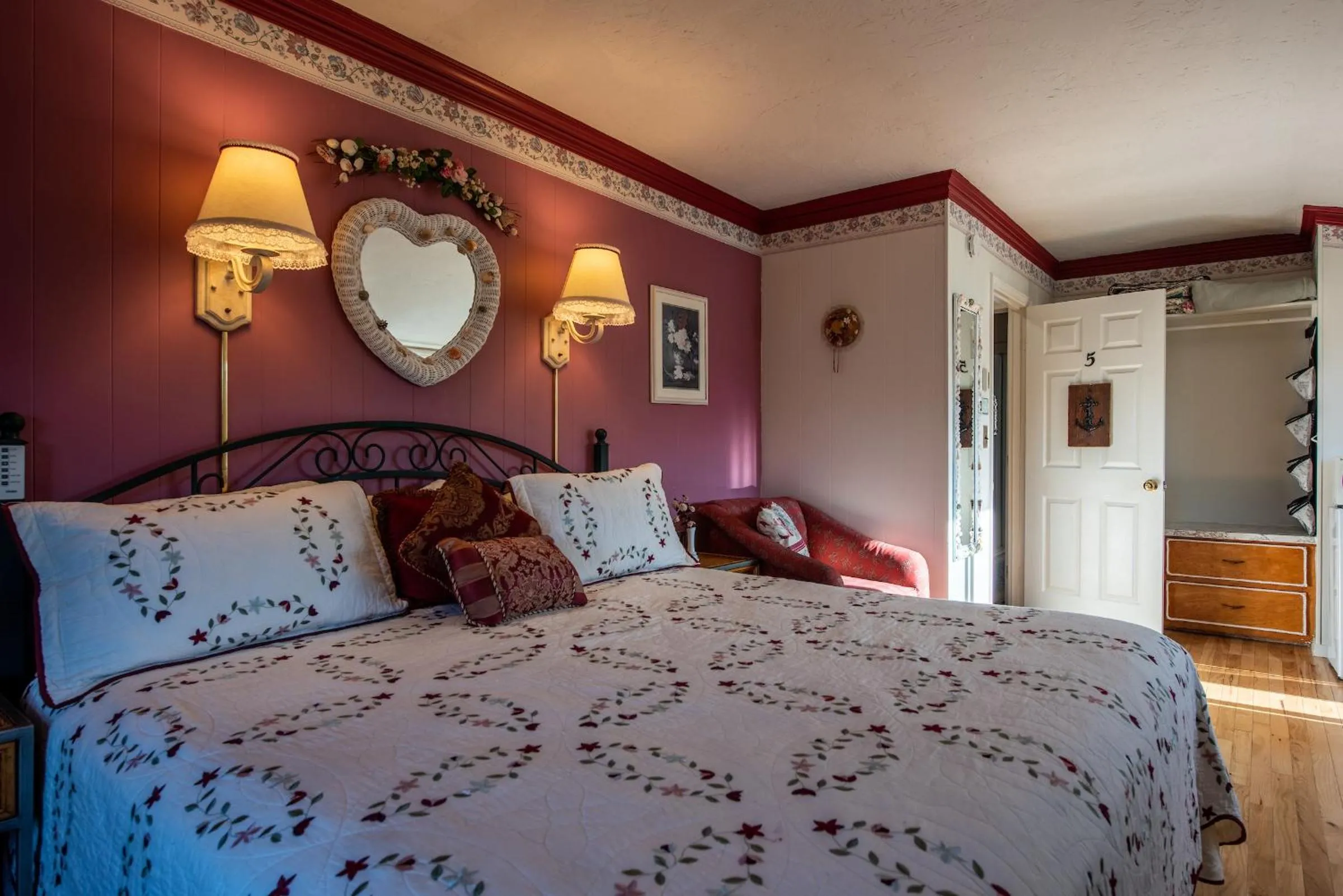 Bed in A Cape Cod Ocean Manor Inn