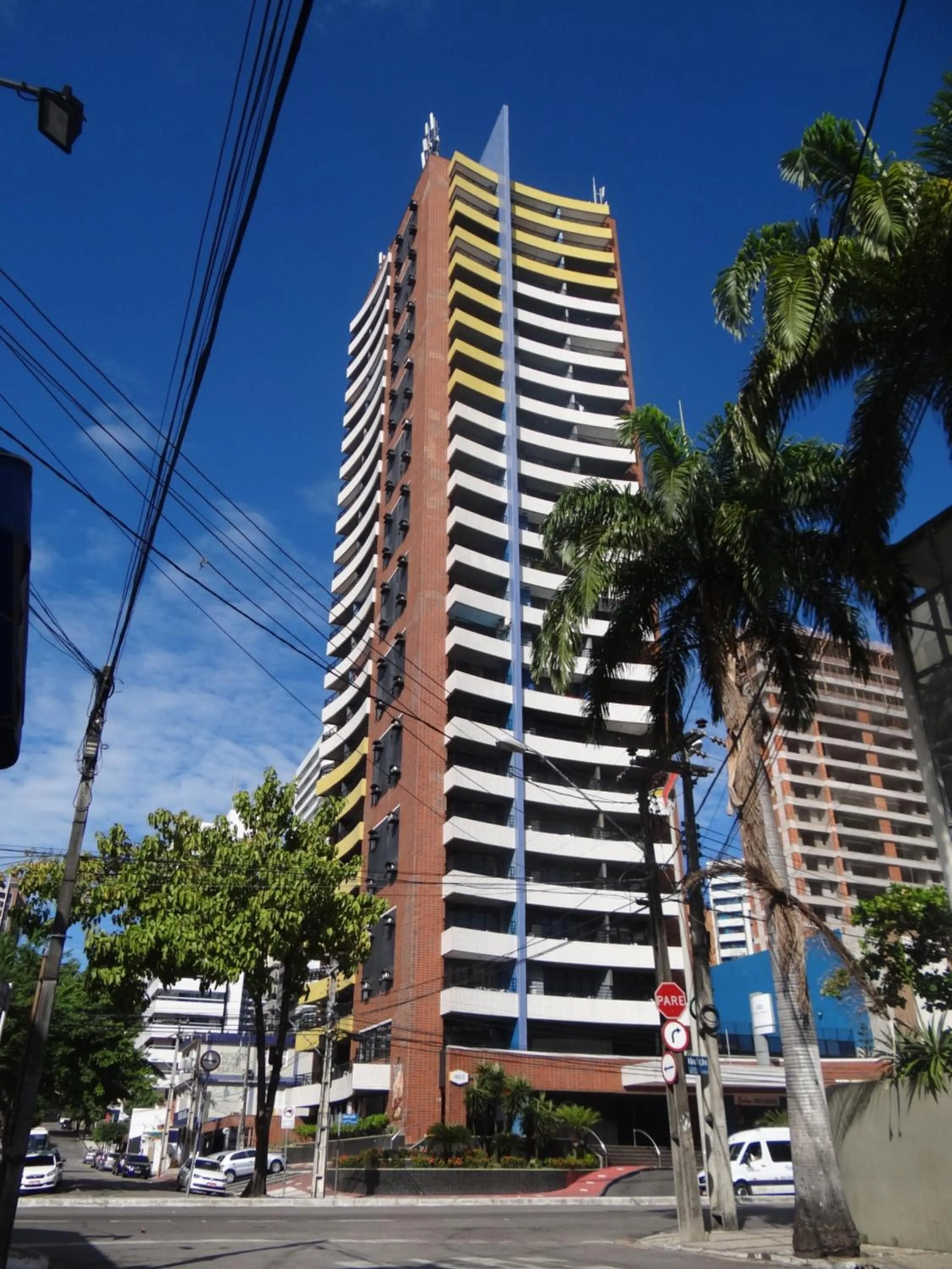 Property building in Apartamento Em Andar Alto com Vista Mar Meireles