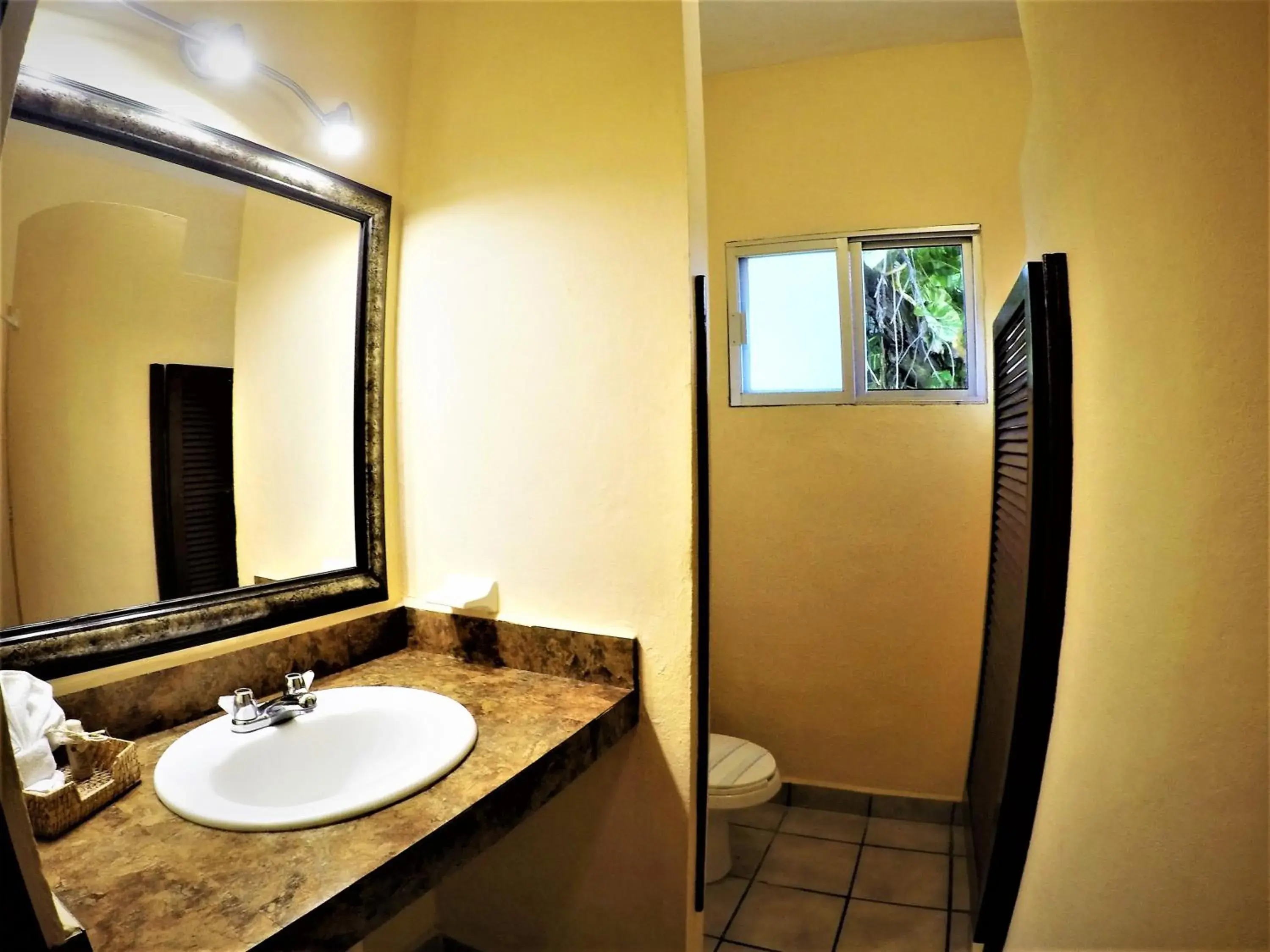 Toilet in Hotel LunaSol Toilet in Hotel LunaSol