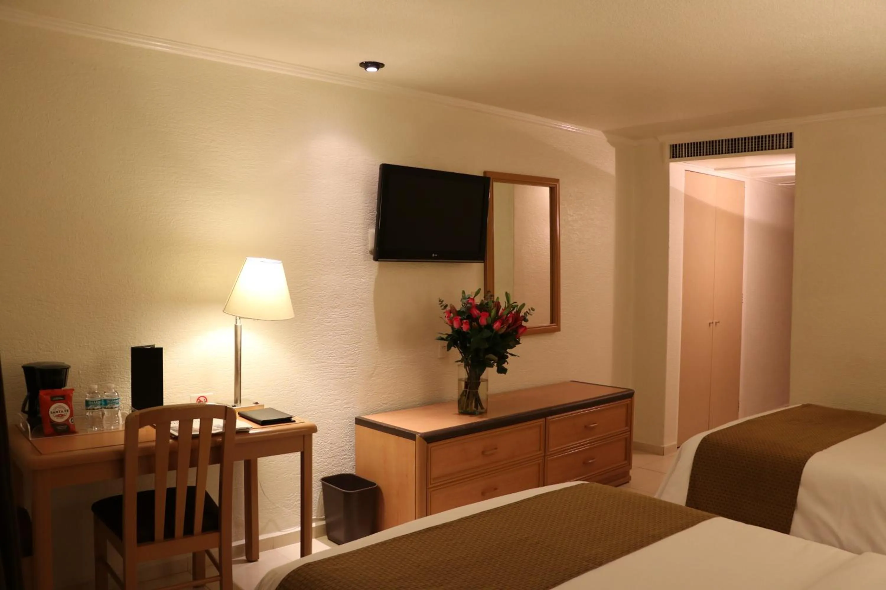 Photo of the whole room, Bed in Hotel PF