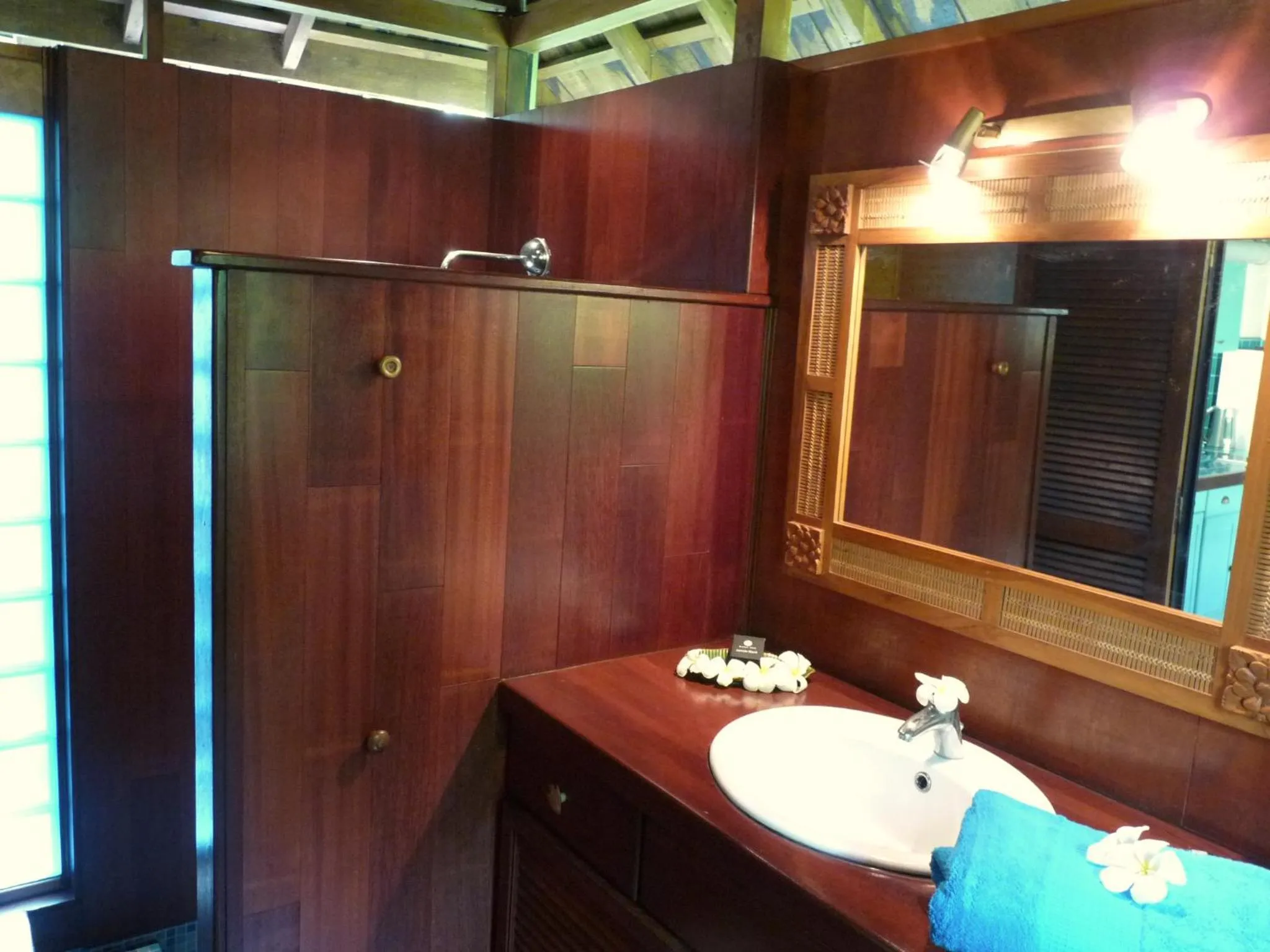 Shower in Poerani Moorea