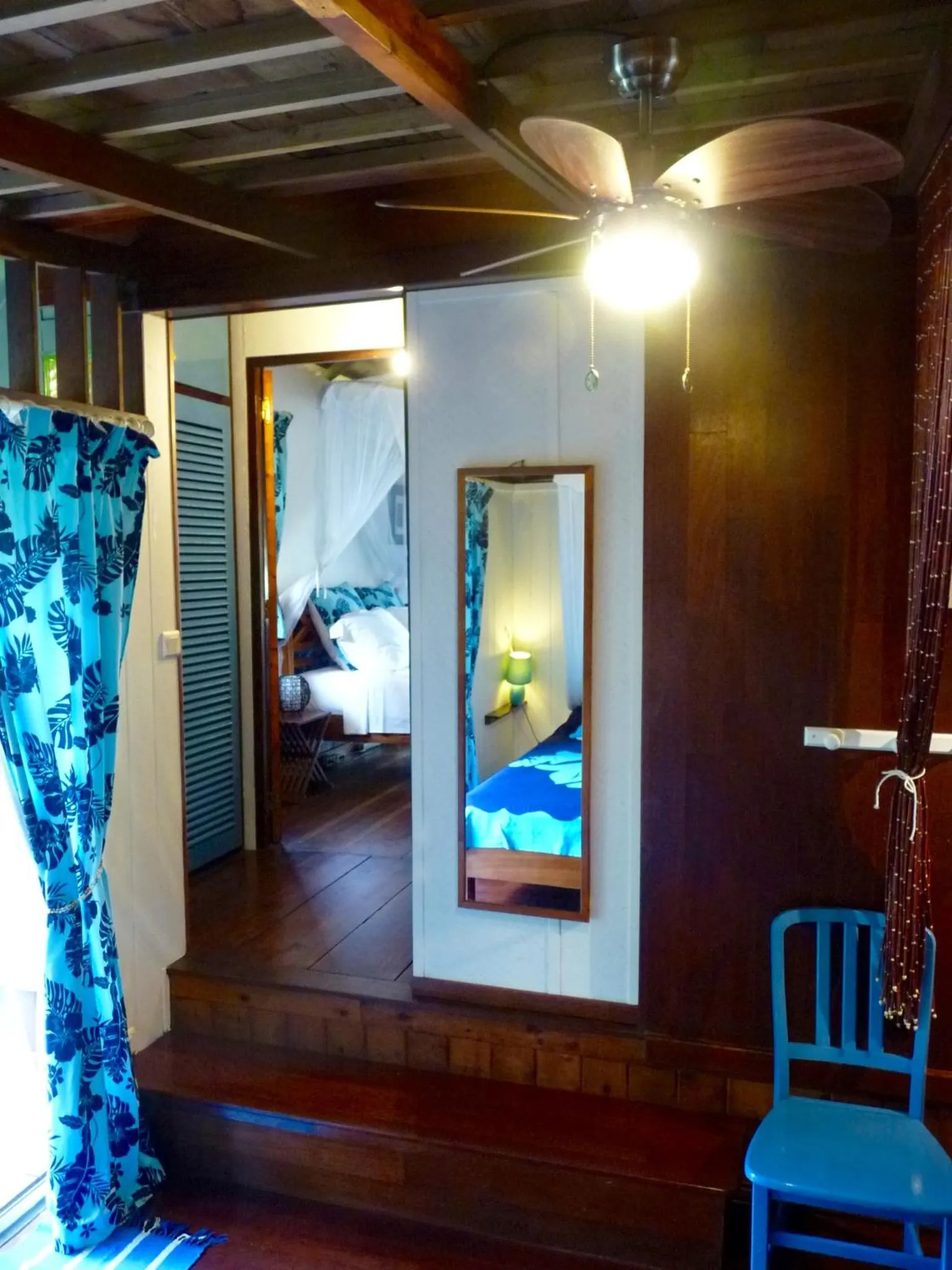 Photo of the whole room, Bed in Poerani Moorea