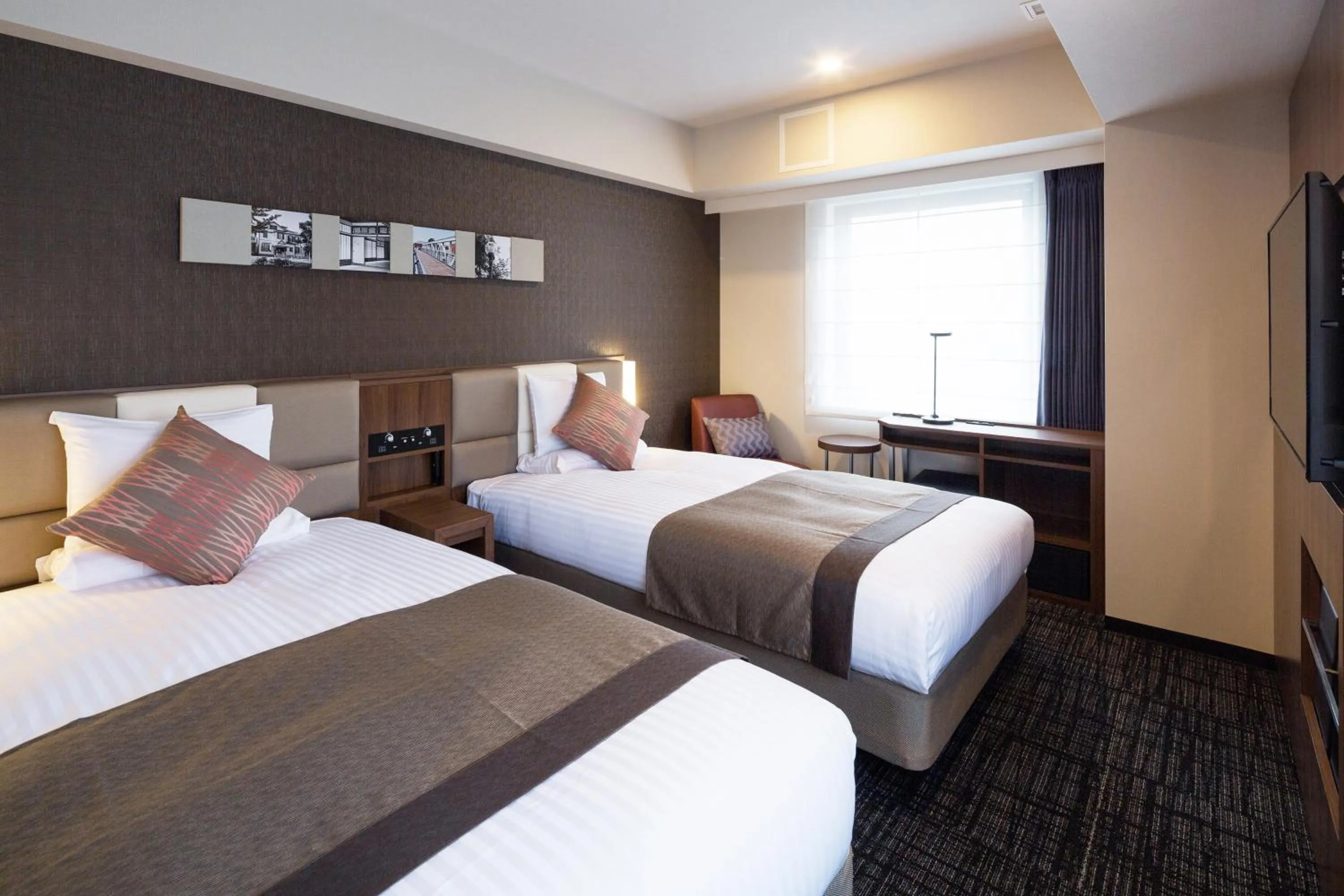 Spring, Bed in HOTEL MYSTAYS Yokohama Kannai