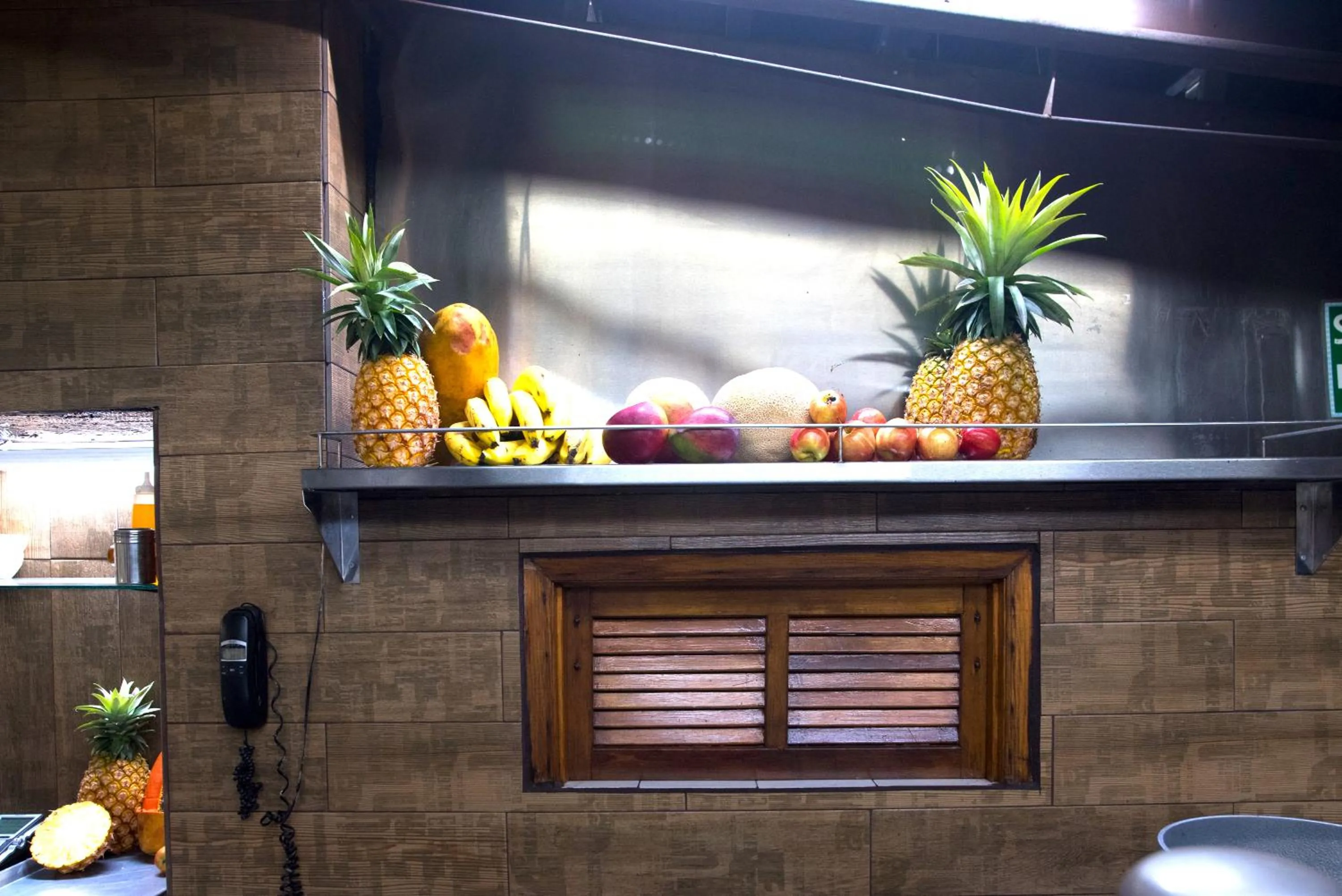 Restaurant/places to eat in Hotel Arboledas Expo