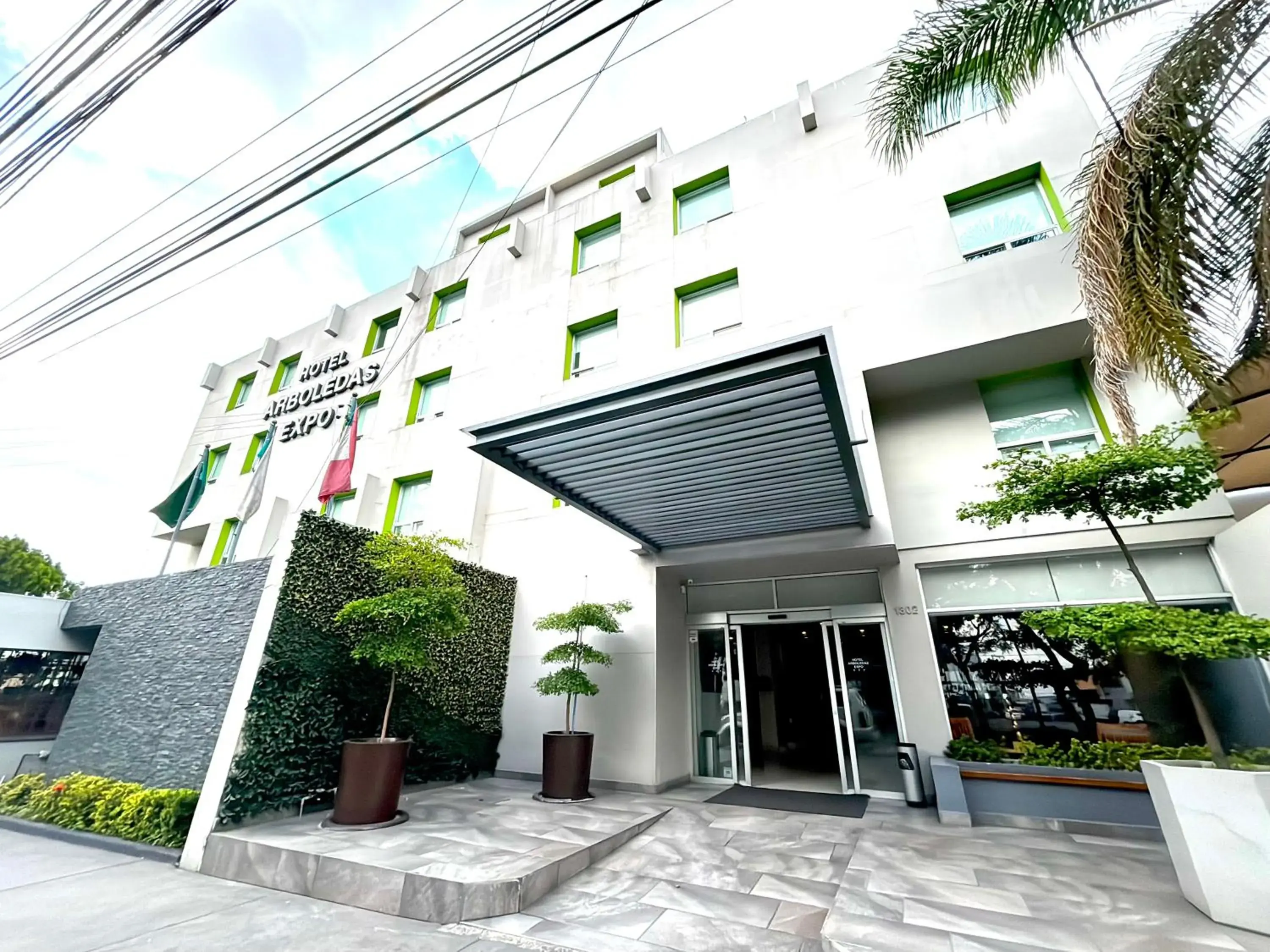 Property building in Hotel Arboledas Expo Property building in Hotel Arboledas Expo