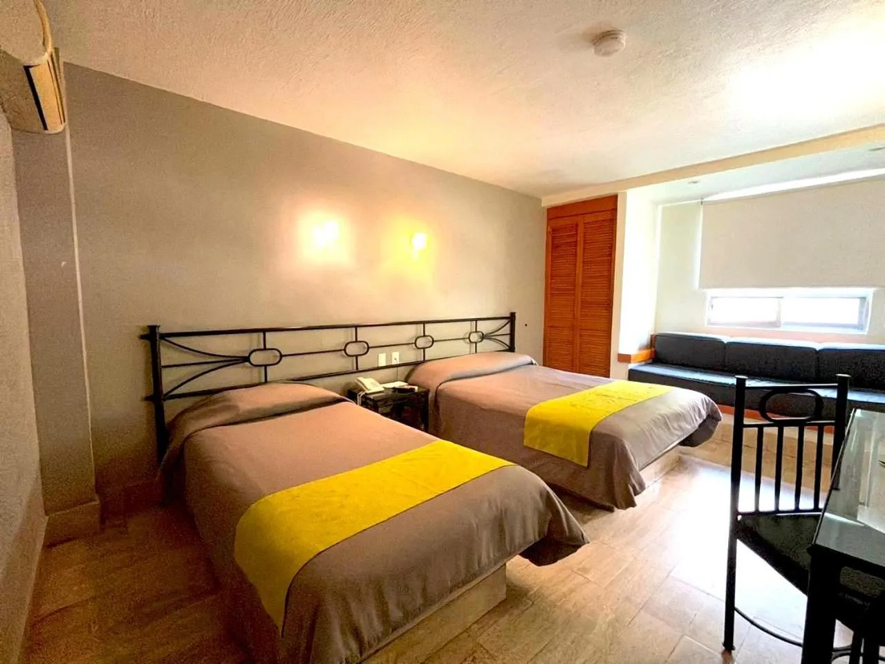 Bedroom, Bed in Hotel Arboledas Expo