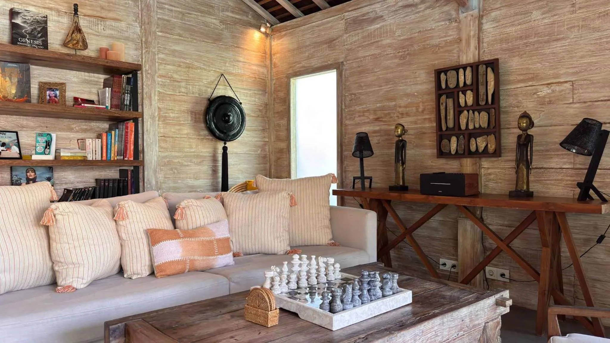 Living room in Villa Du Bah - Cozy Tropical 3BR Villa 12min To Beach