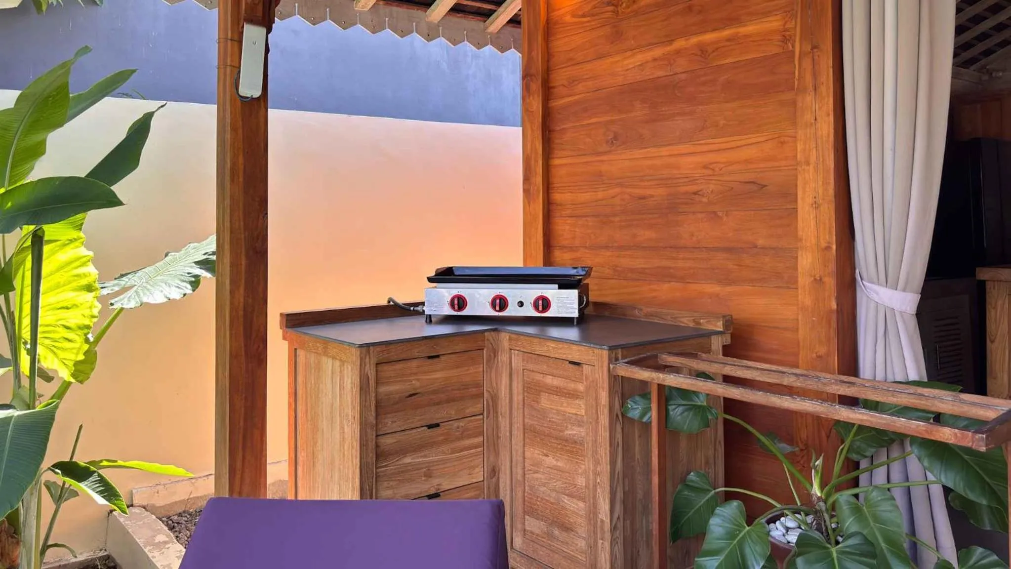 BBQ facilities in Villa Du Bah - Cozy Tropical 3BR Villa 12min To Beach