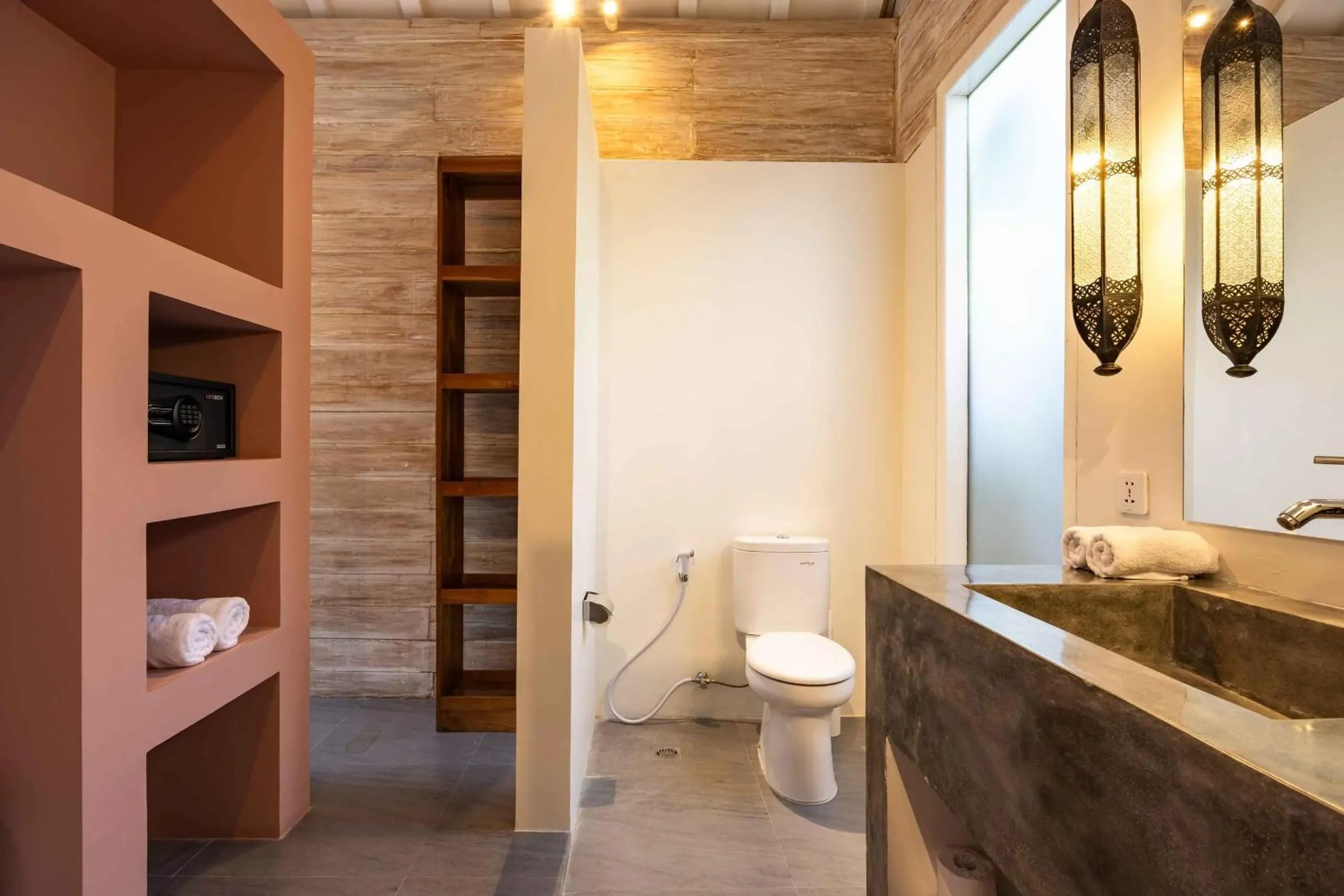 Shower in Villa Du Bah - Cozy Tropical 3BR Villa 12min To Beach