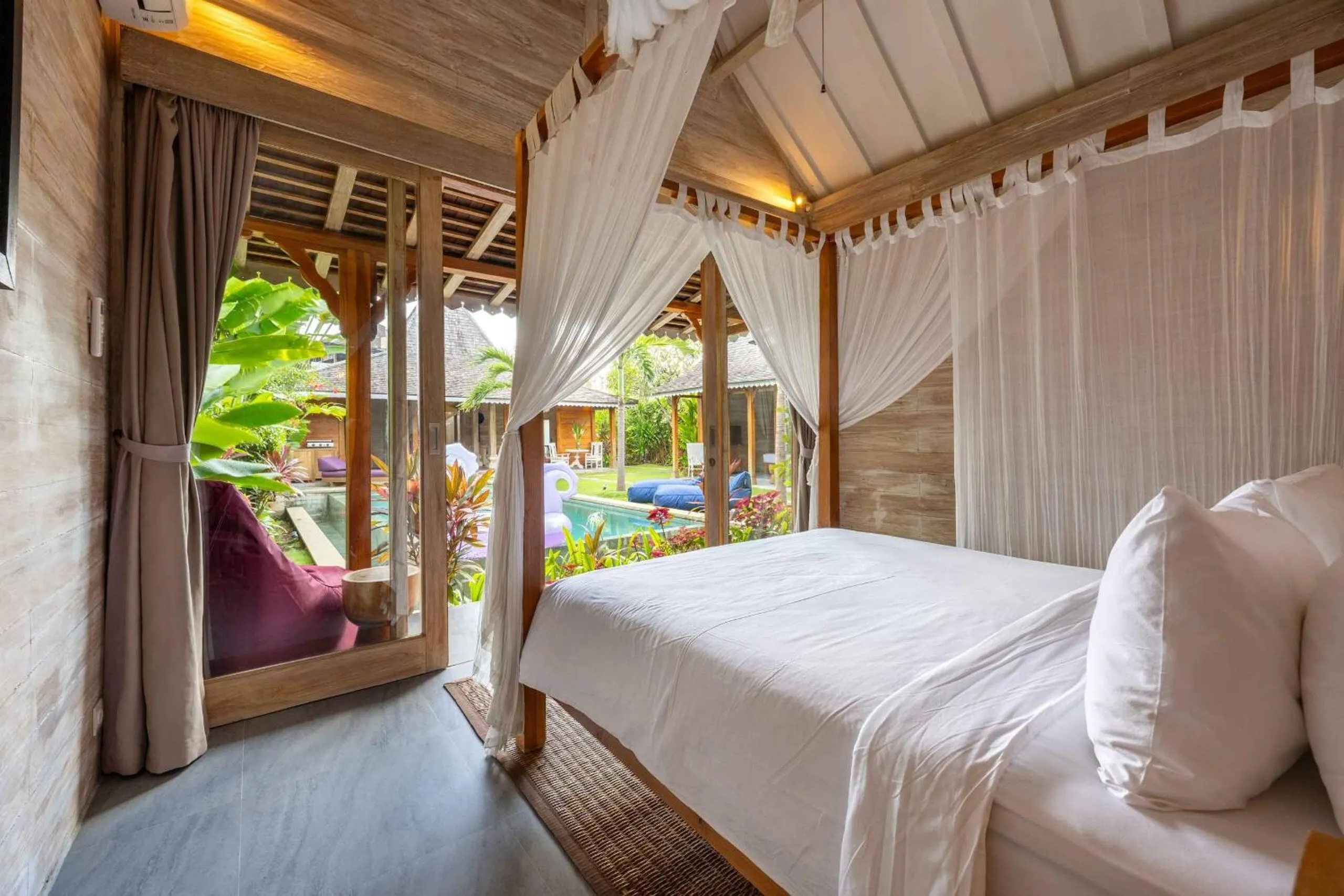 Bed in Villa Du Bah - Cozy Tropical 3BR Villa 12min To Beach