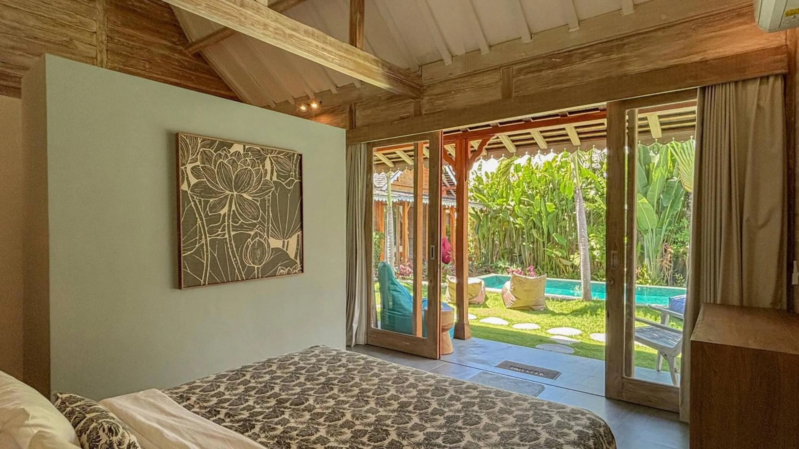 Bedroom, Bed in Villa Du Bah - Cozy Tropical 3BR Villa 12min To Beach