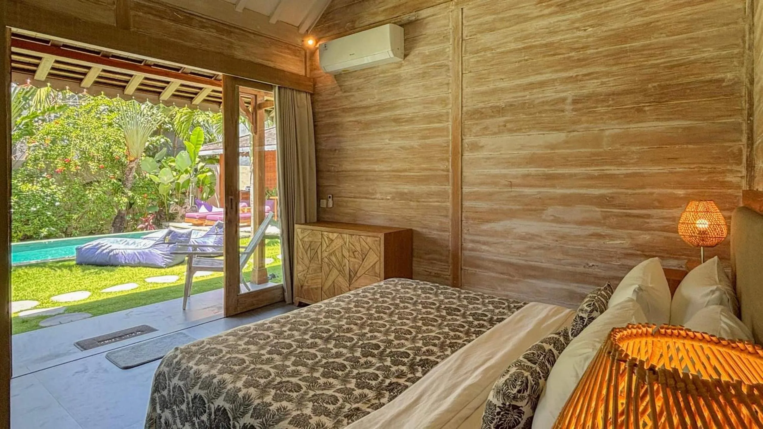 Bedroom, Bed in Villa Du Bah - Cozy Tropical 3BR Villa 12min To Beach