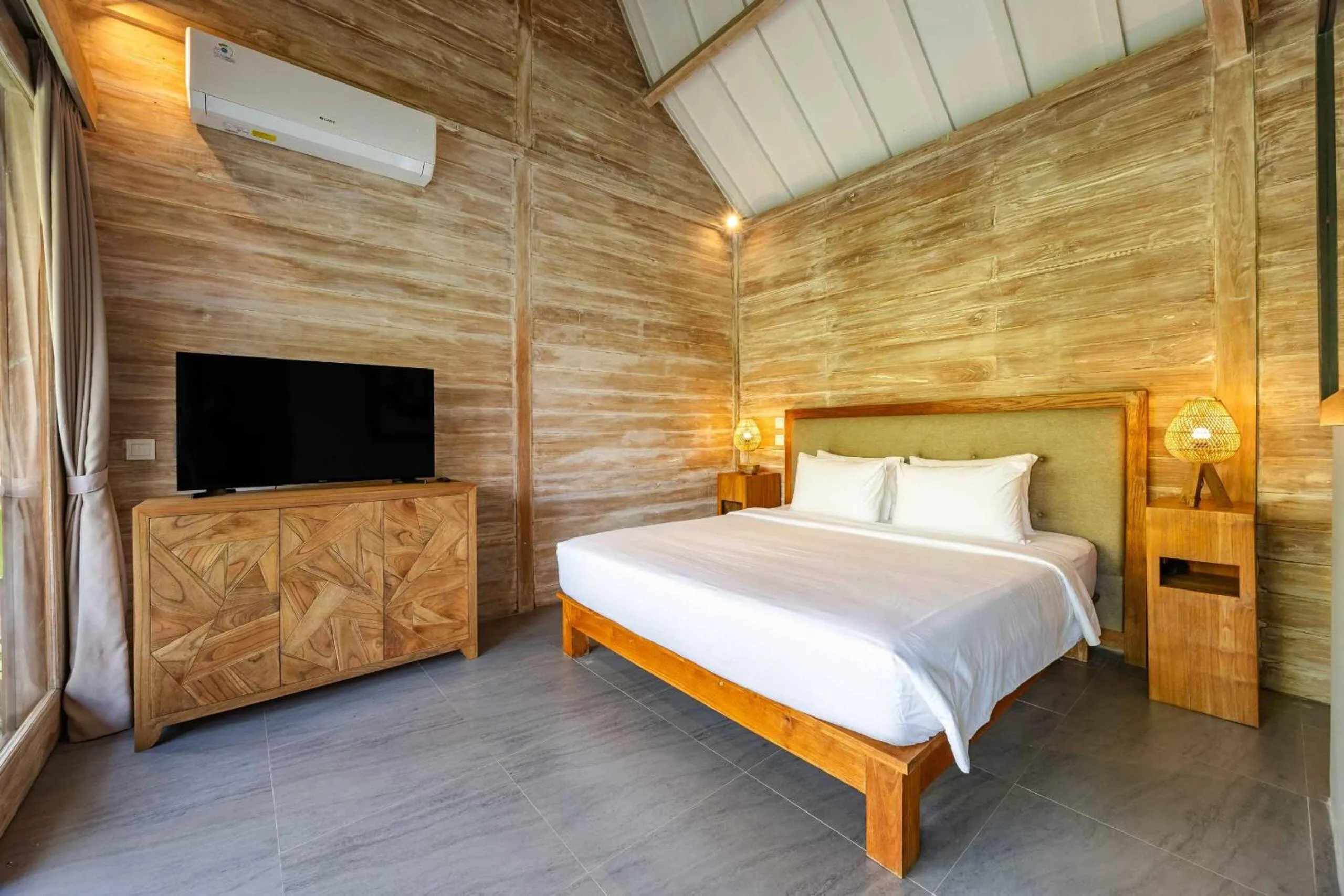 Photo of the whole room, Bed in Villa Du Bah - Cozy Tropical 3BR Villa 12min To Beach