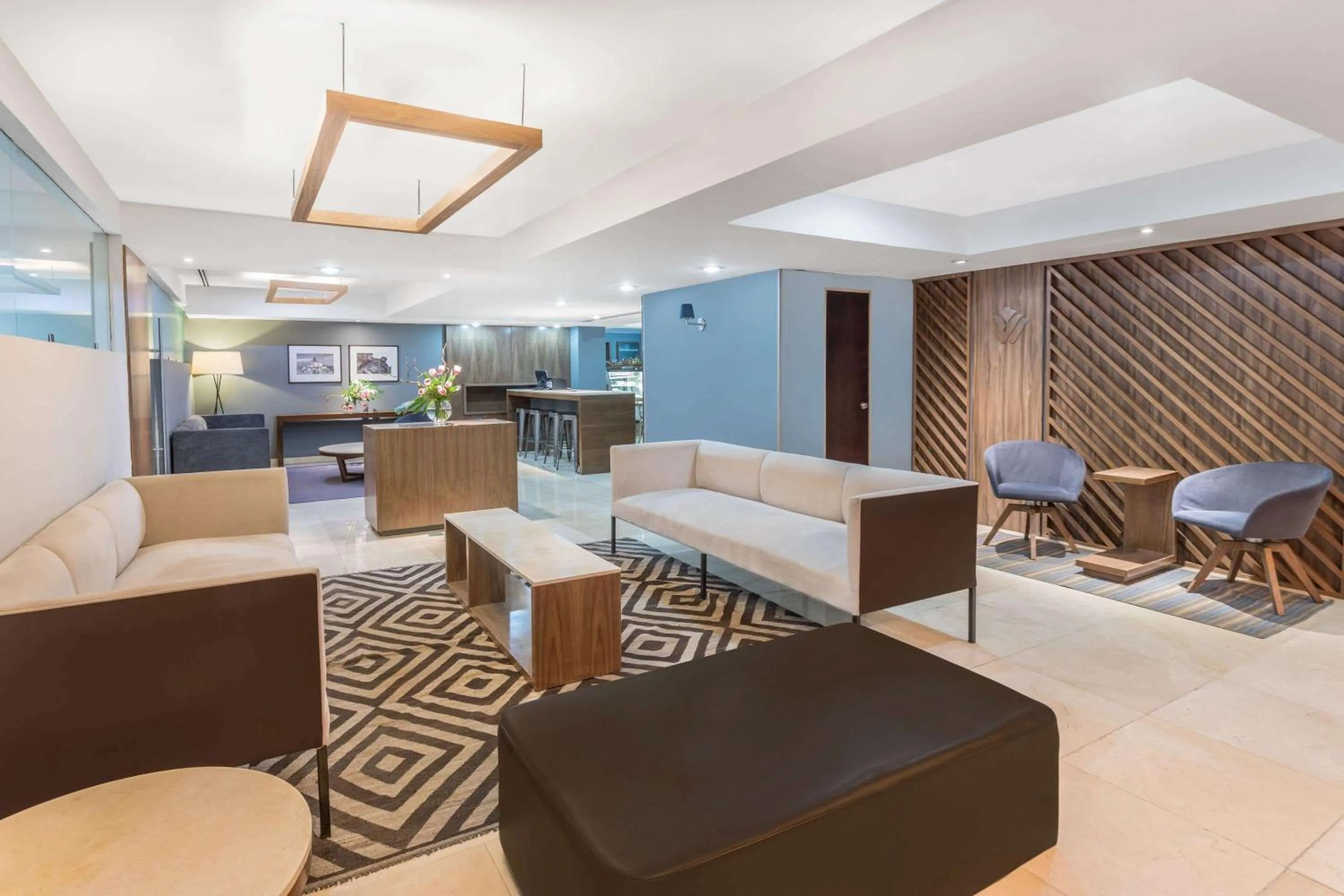 Seating area in Wyndham Garden Mexico City - Polanco