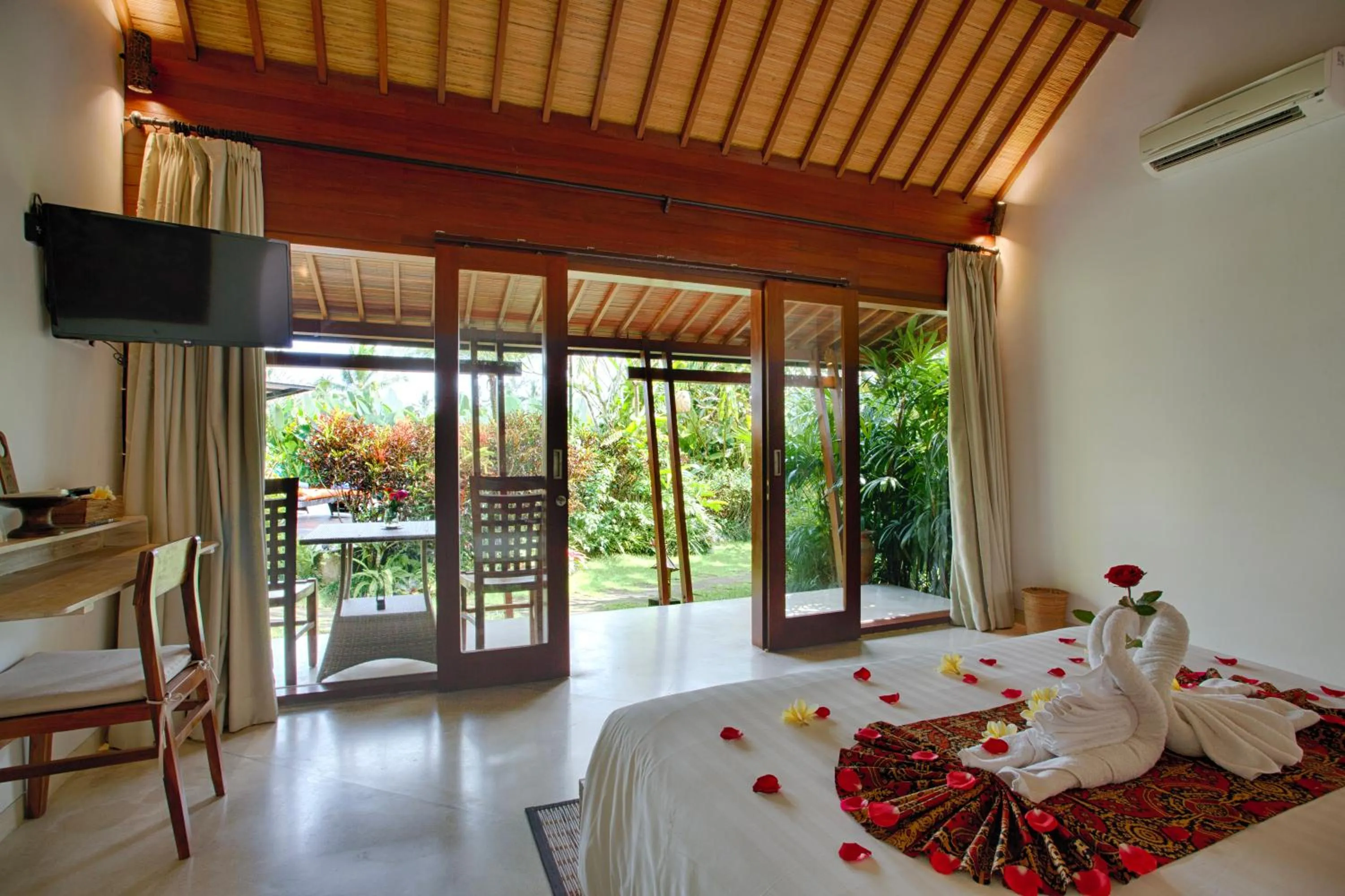 Bed in Villa Tegal Tis Ubud