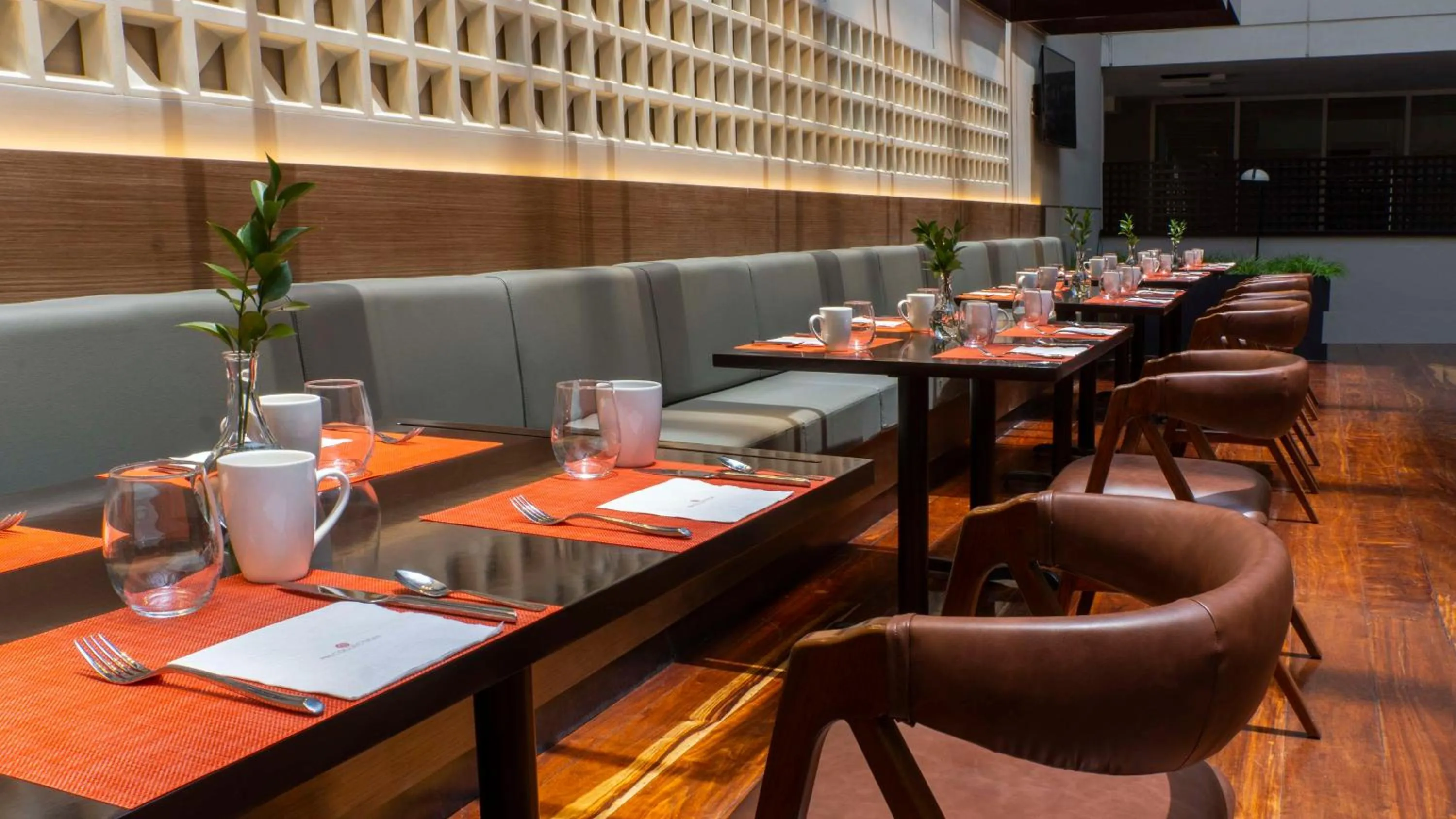 Restaurant/places to eat in NH Collection Mexico City Airport T2