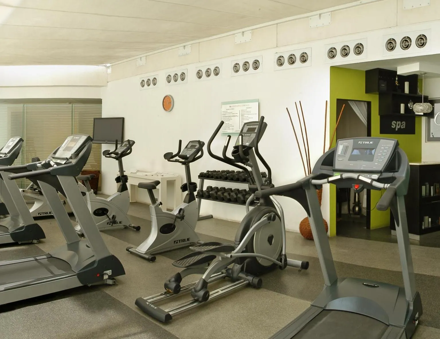 Fitness centre/facilities in NH Collection Mexico City Airport T2