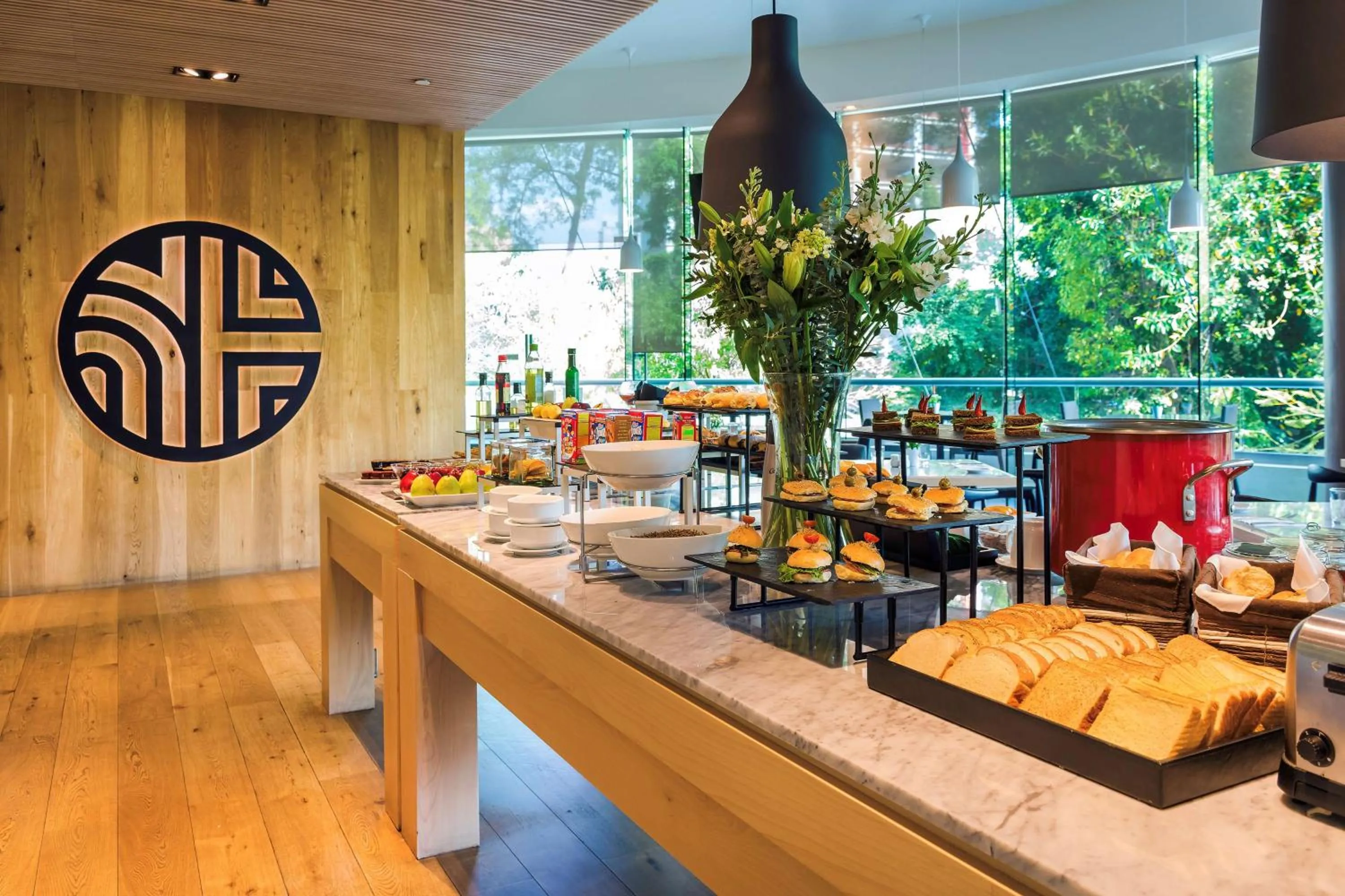 Restaurant/places to eat in NH Collection Guadalajara Providencia