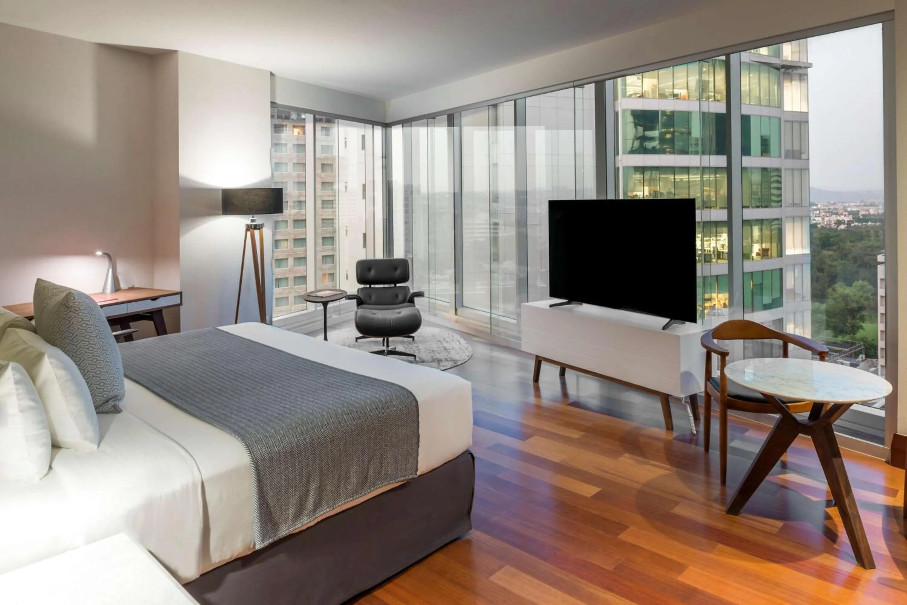 View (from property/room), Bed in NH Collection Guadalajara Providencia