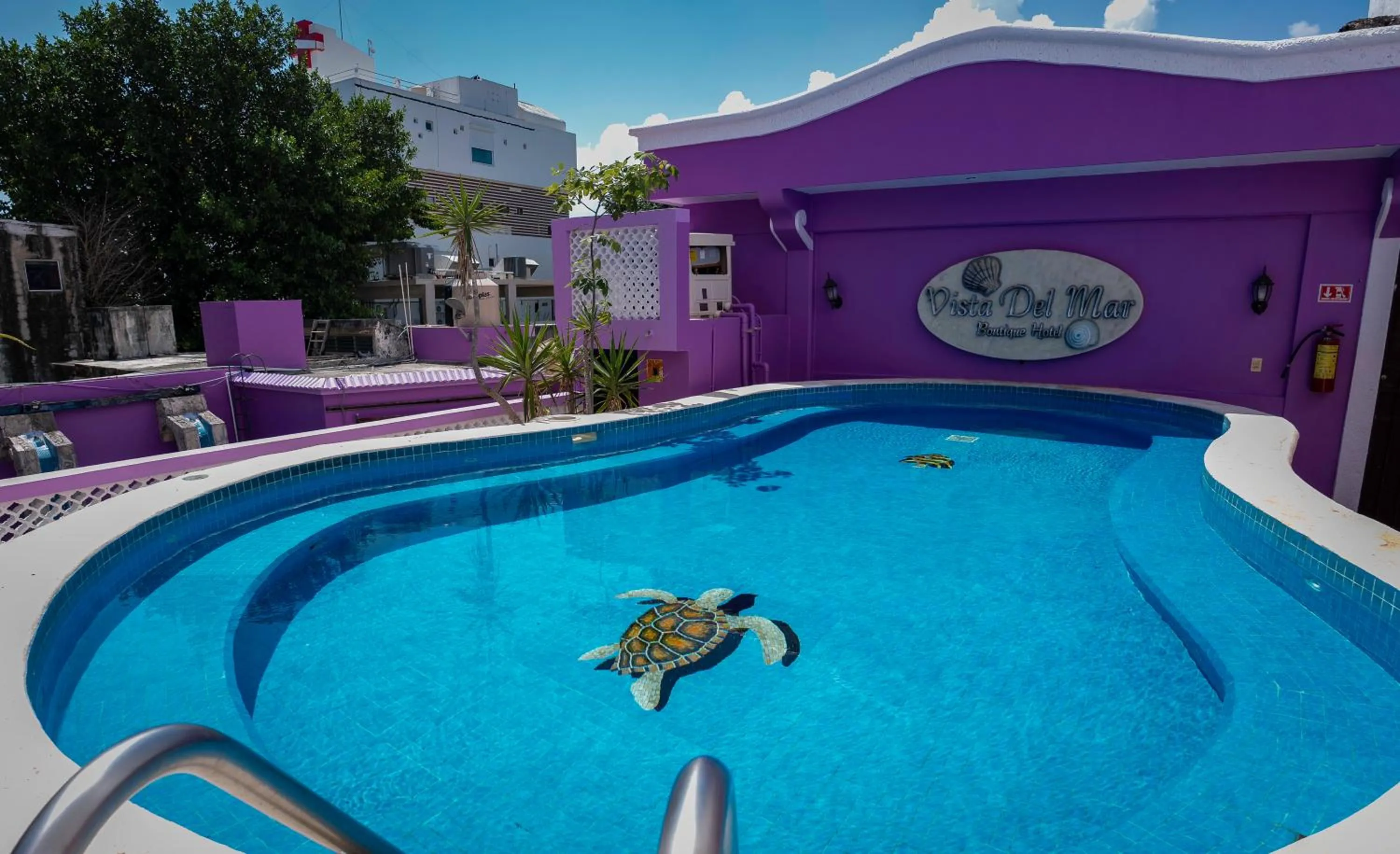 Swimming pool in Hotel Vista del Mar with Beach Club access included