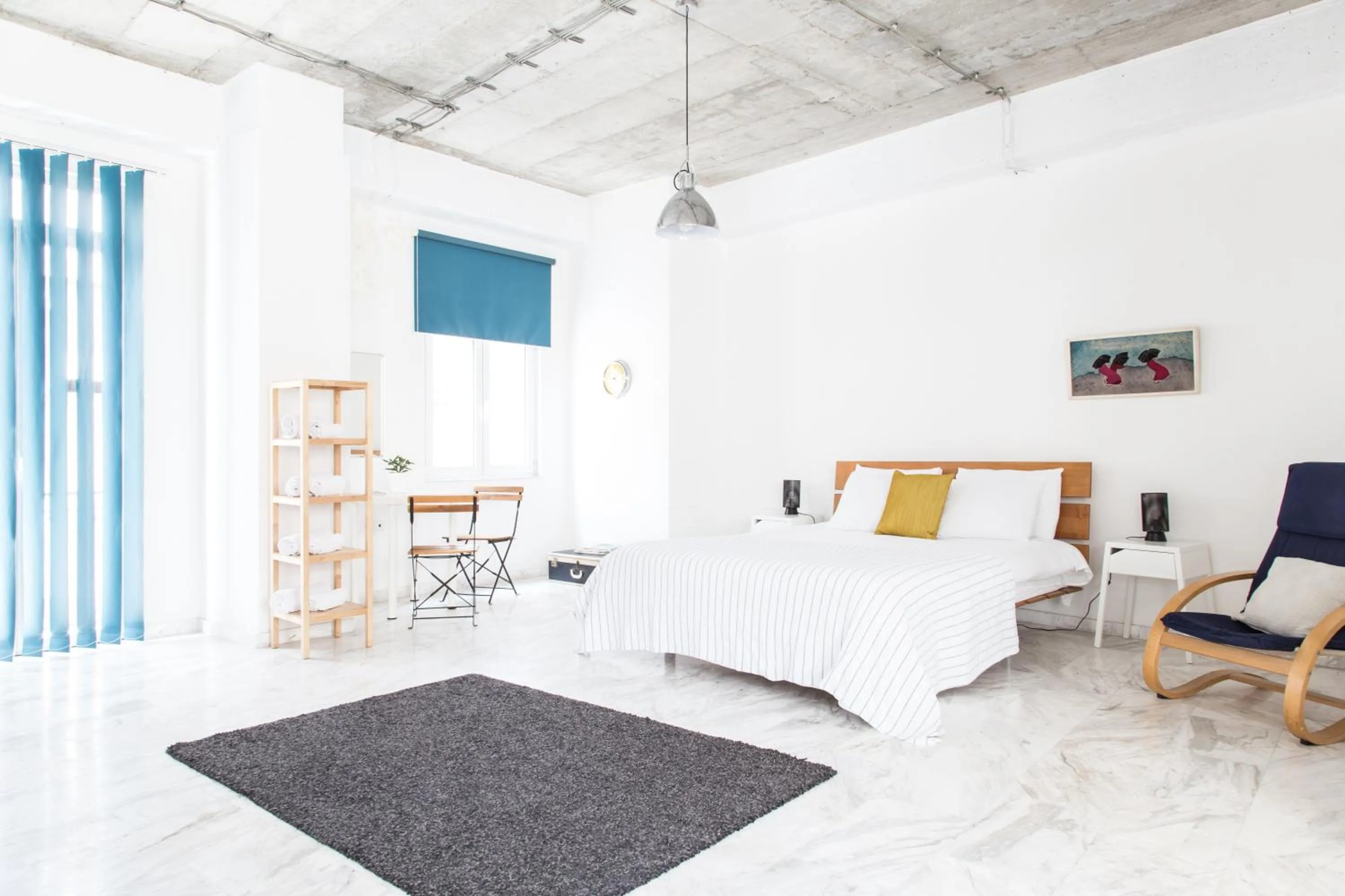 Bed in Concierge Downtown