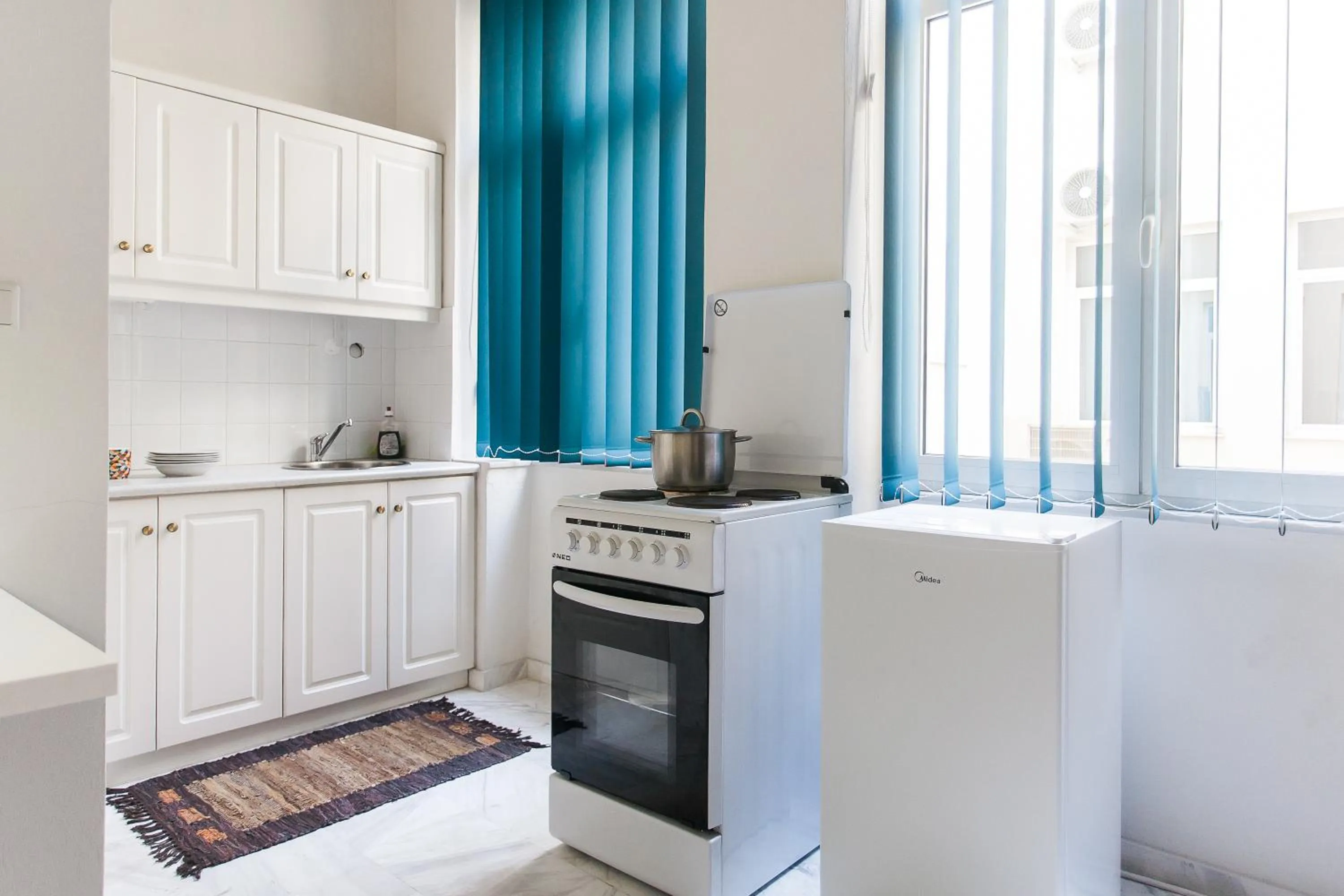 Coffee/tea facilities in Concierge Downtown