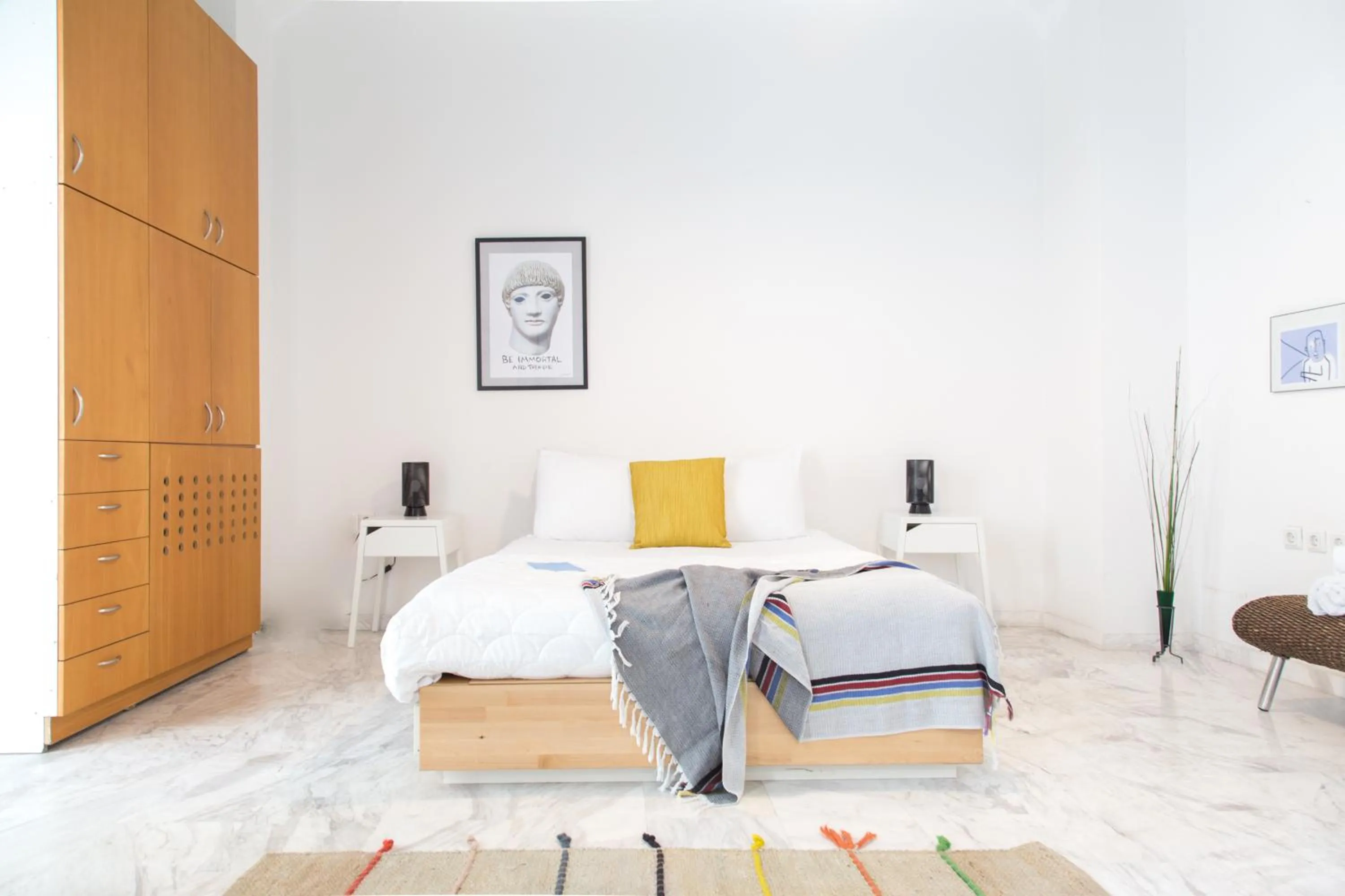 Bed in Concierge Downtown