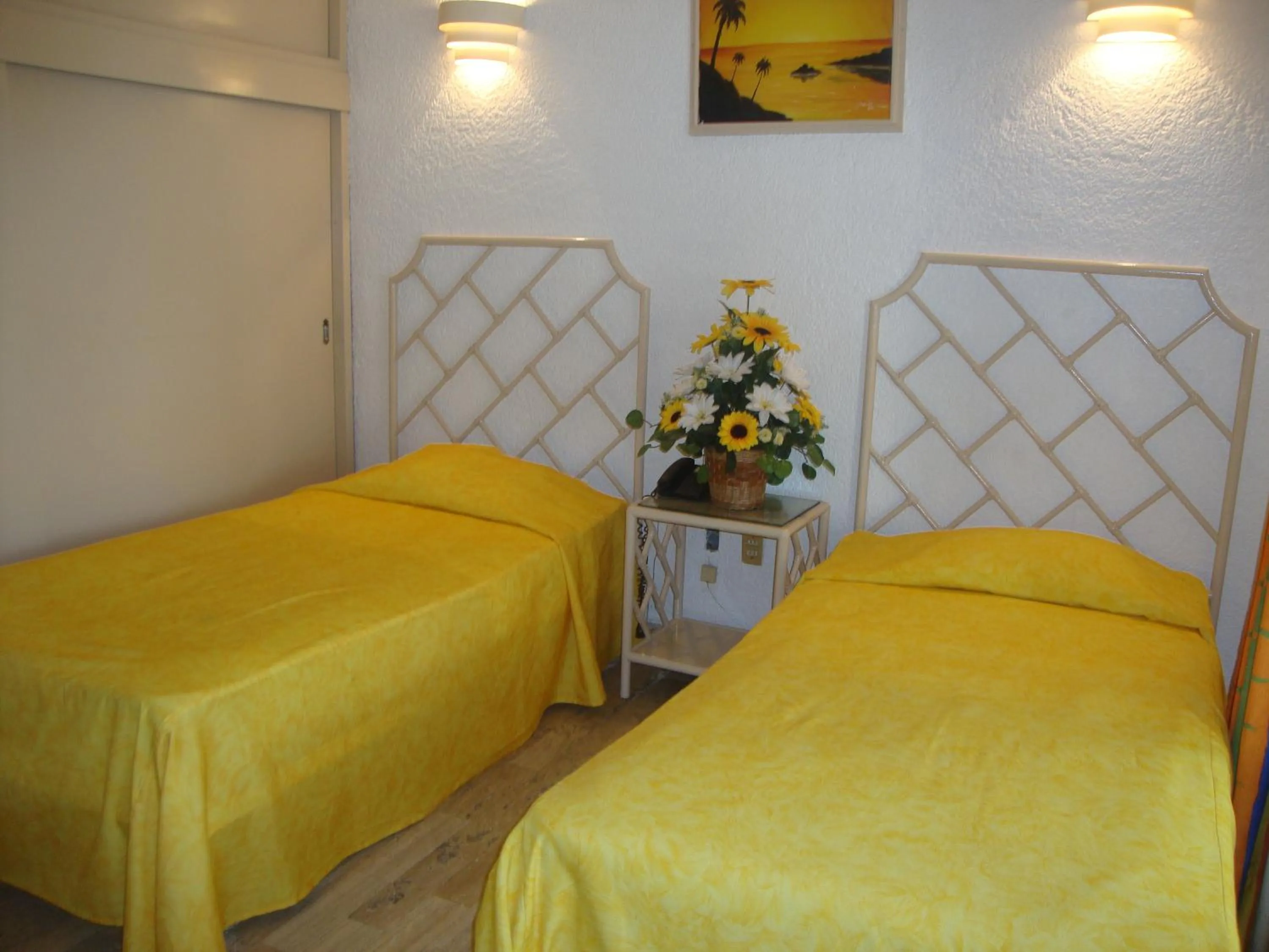 Bed in Sands Acapulco Hotel & Bungalows