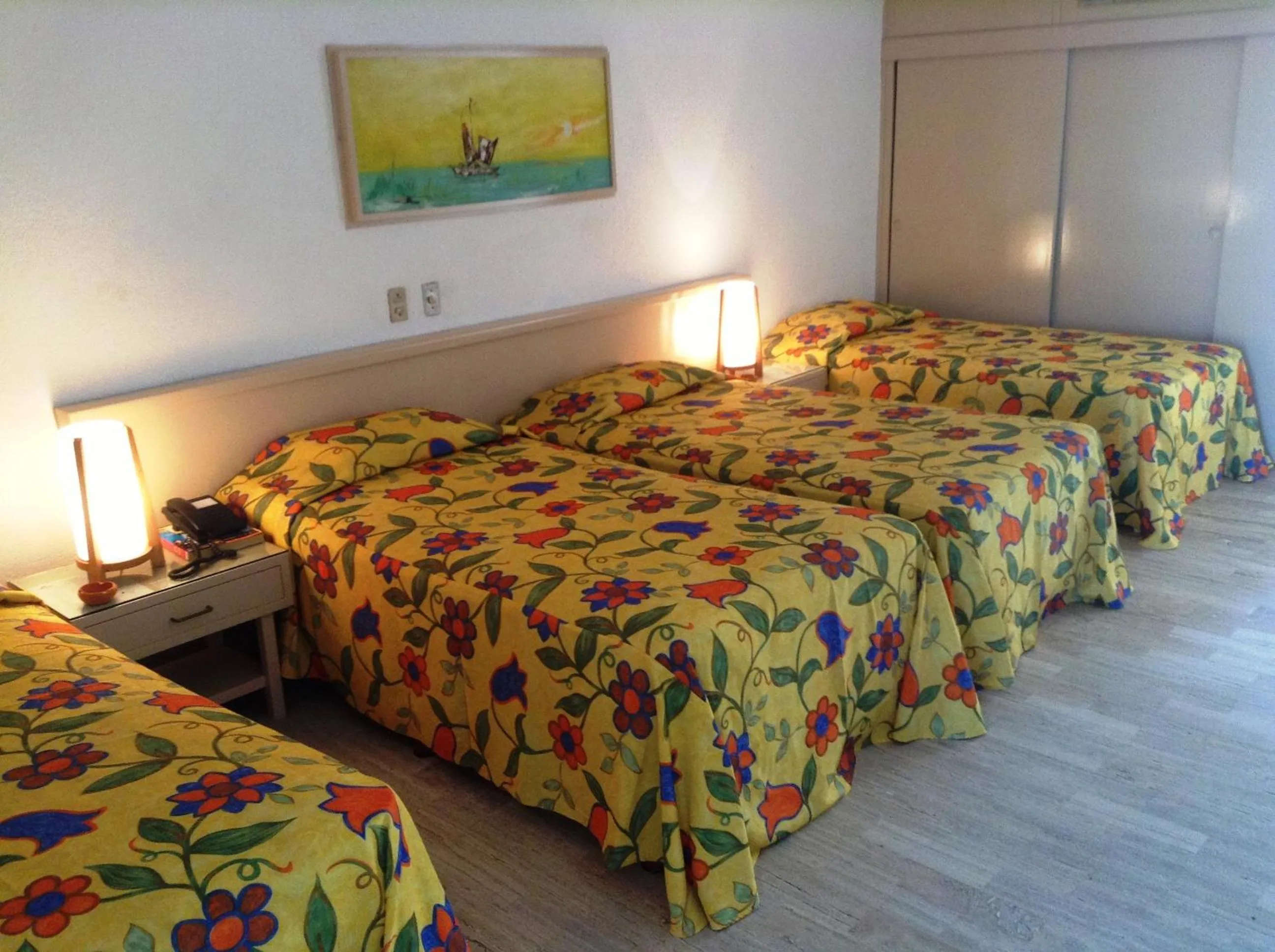 Bed in Sands Acapulco Hotel & Bungalows