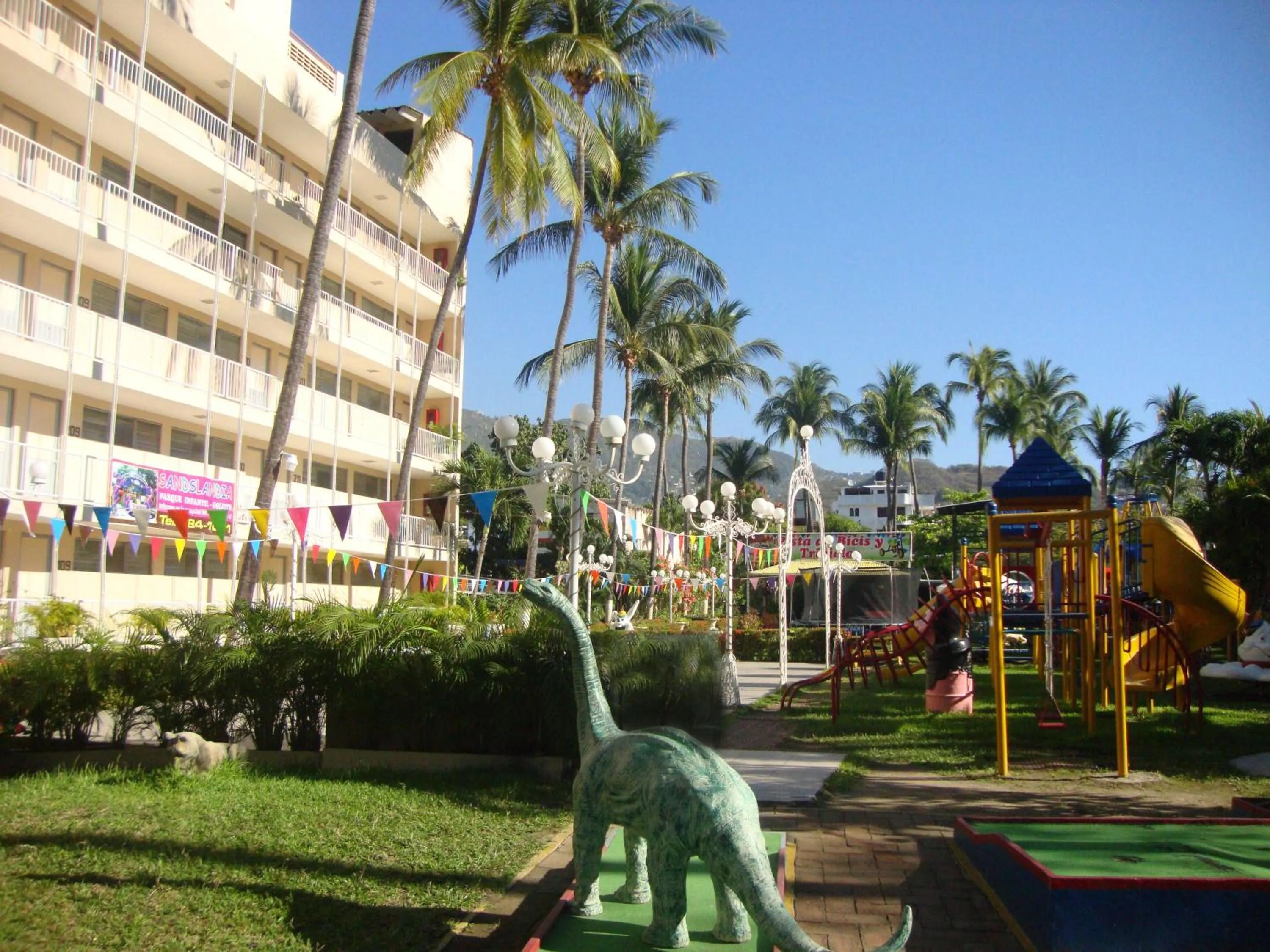 Facade/entrance in Sands Acapulco Hotel & Bungalows