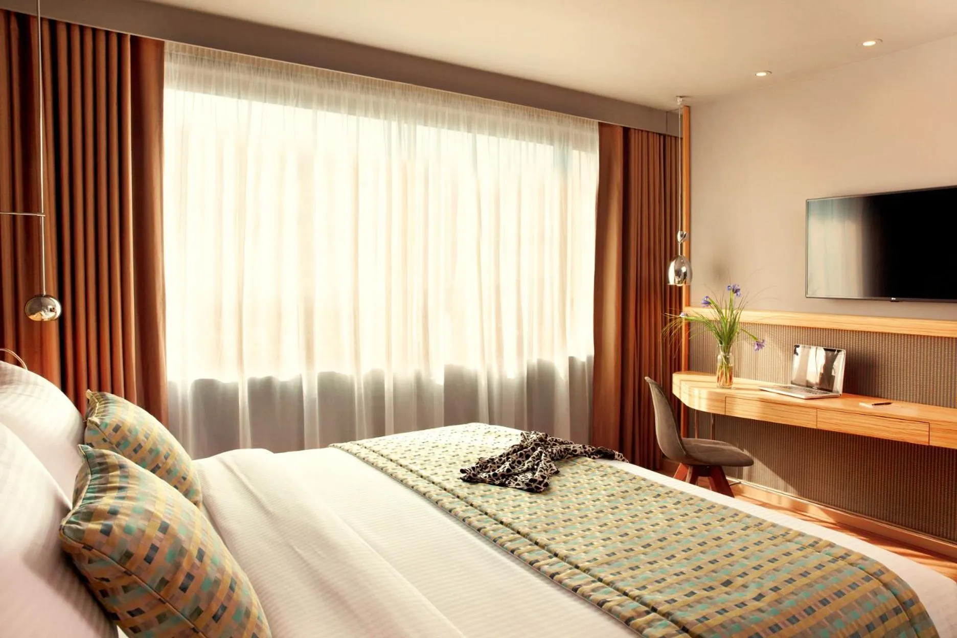 Bed in Zeus Wyndham Grand Athens