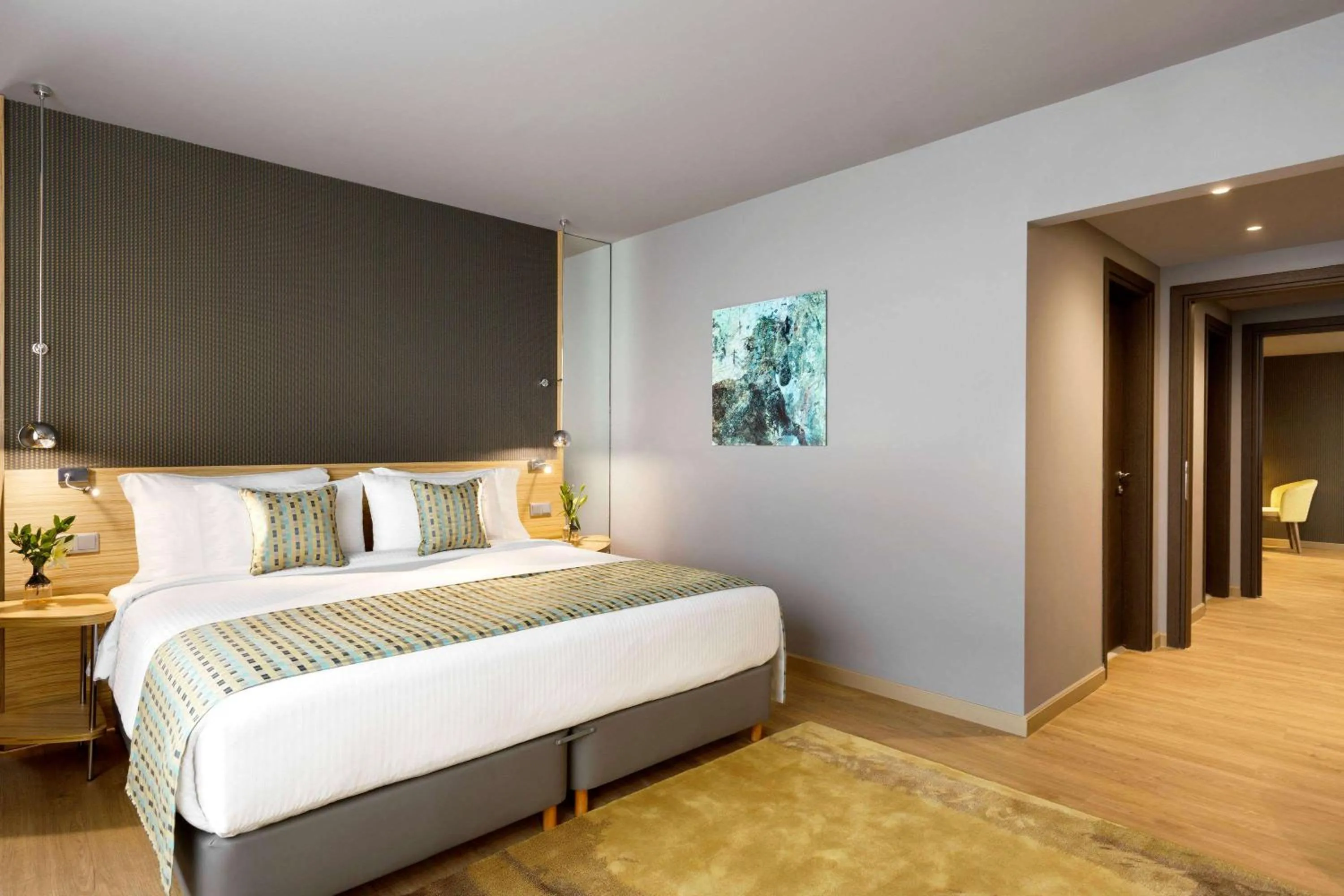 Photo of the whole room, Bed in Zeus Wyndham Grand Athens