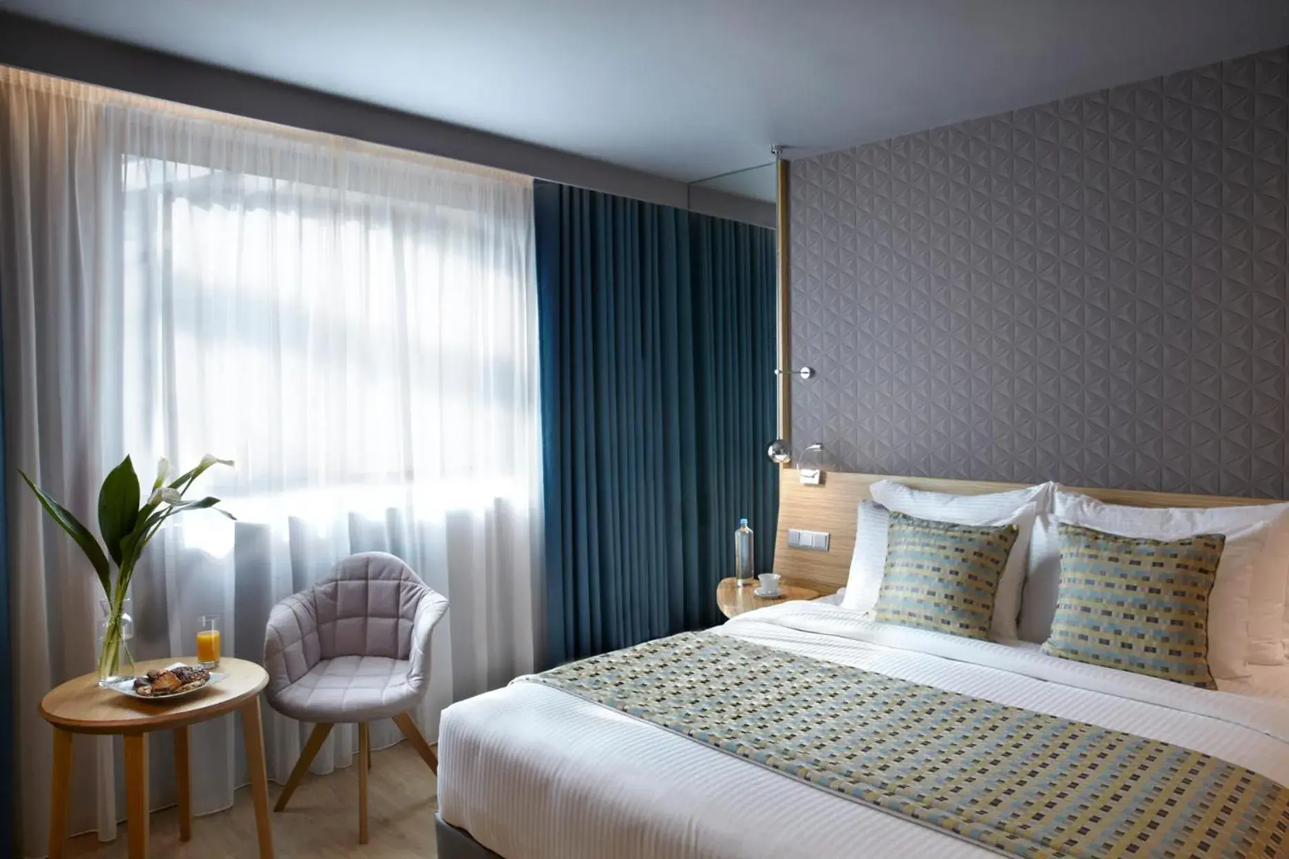 Standard Double Room with City View in Zeus Wyndham Grand Athens Standard Double Room with City View in Zeus Wyndham Grand Athens