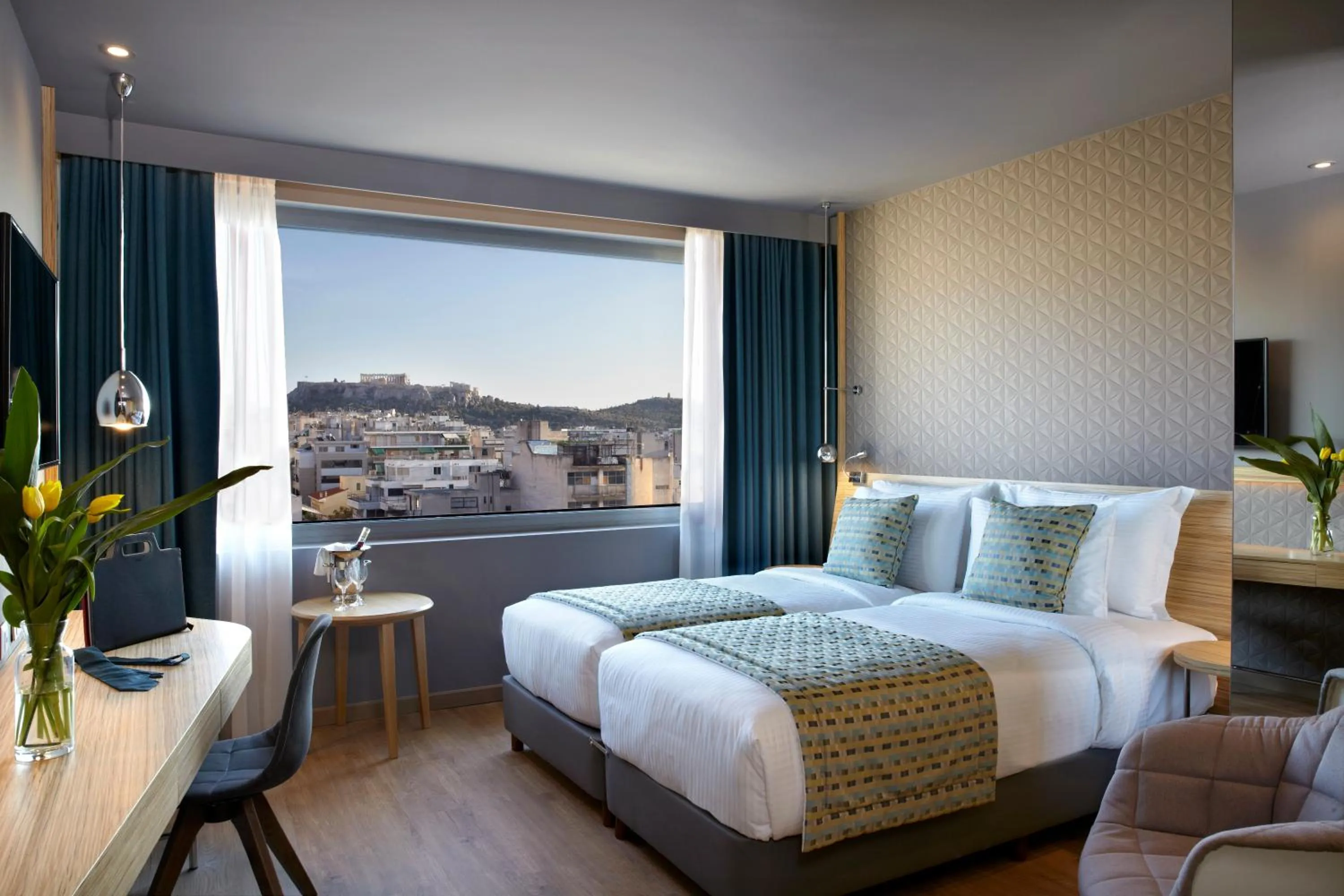 Bed in Zeus Wyndham Grand Athens