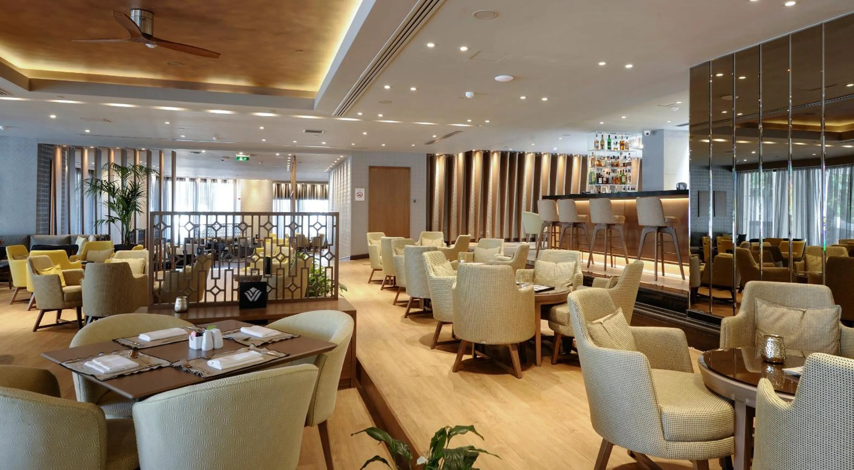 Restaurant/places to eat in Zeus Wyndham Grand Athens