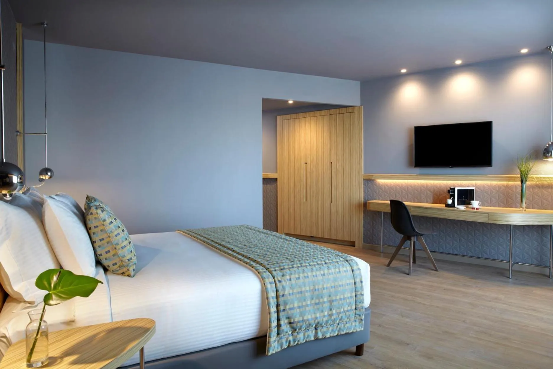 TV and multimedia, Bed in Zeus Wyndham Grand Athens