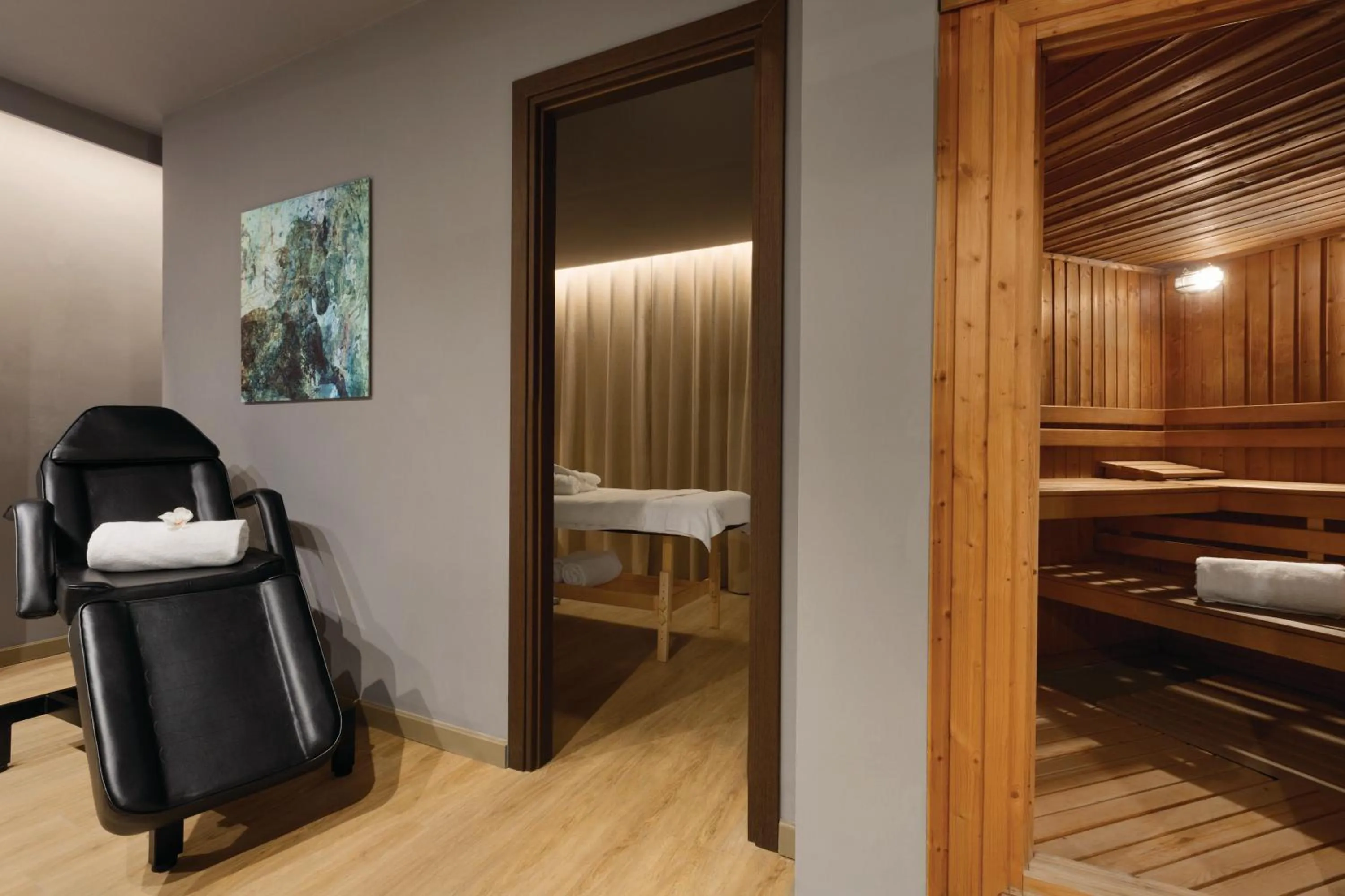 Spa and wellness centre/facilities, Bed in Zeus Wyndham Grand Athens