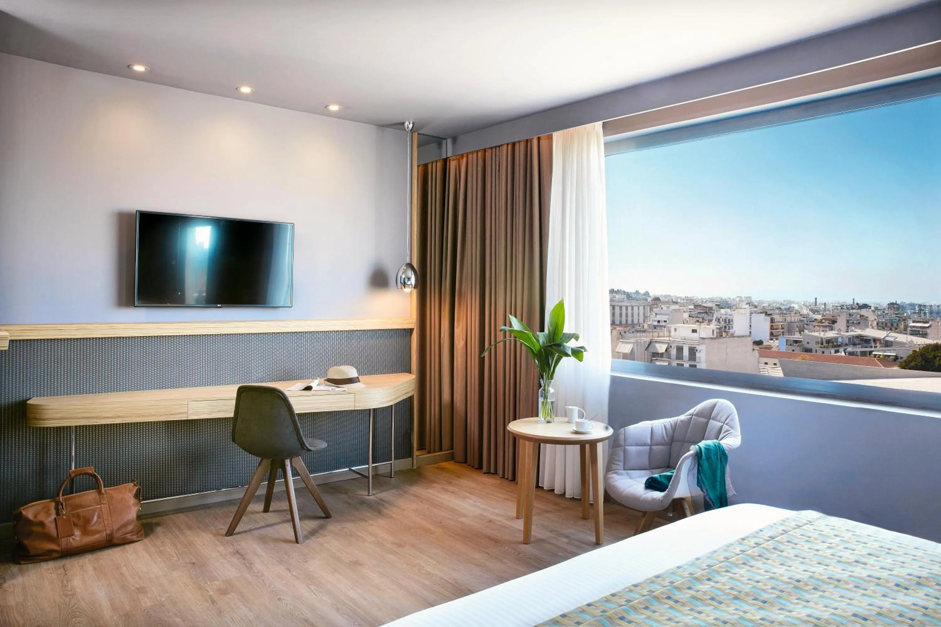 Bedroom, Bed in Zeus Wyndham Grand Athens