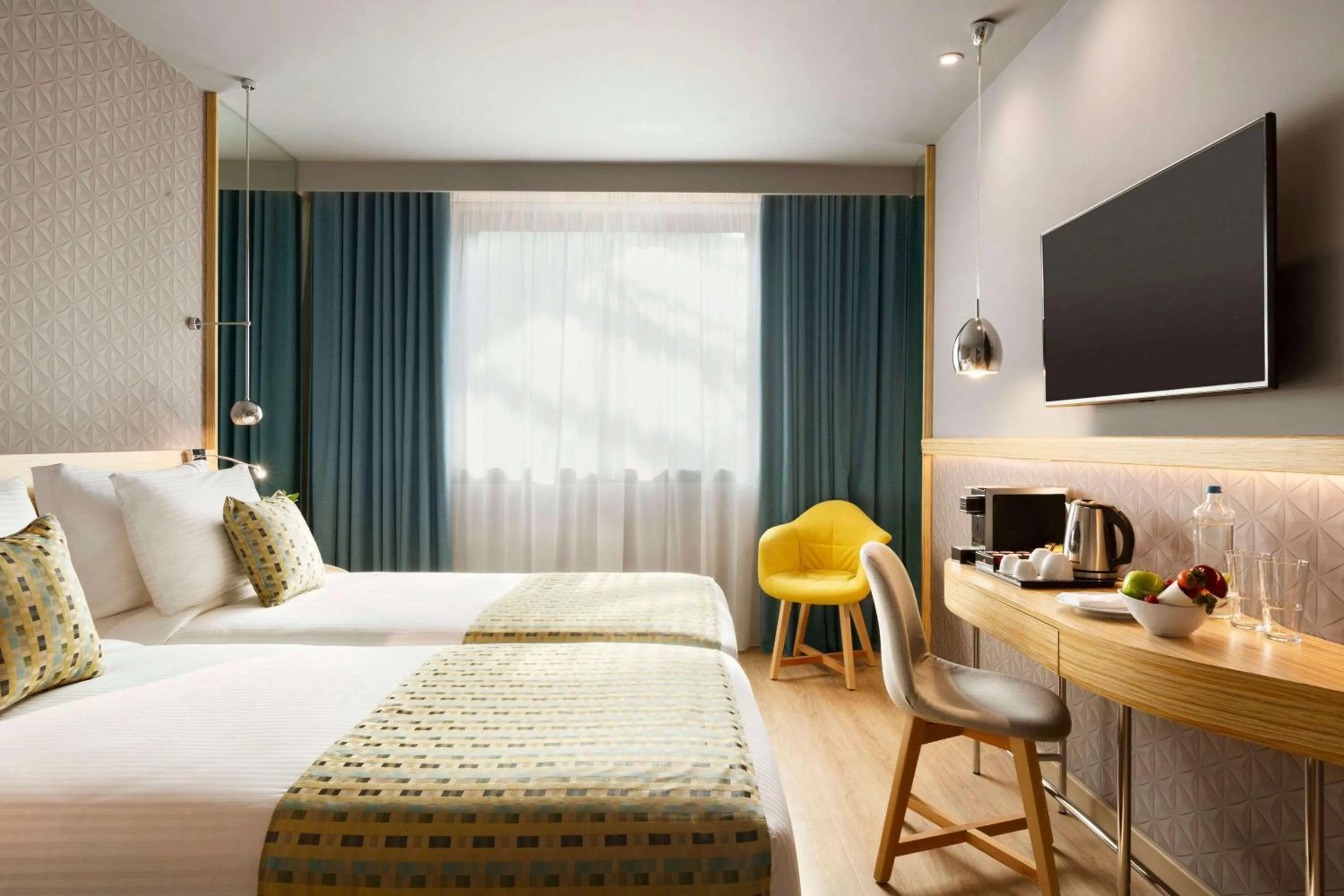 Photo of the whole room, Bed in Zeus Wyndham Grand Athens