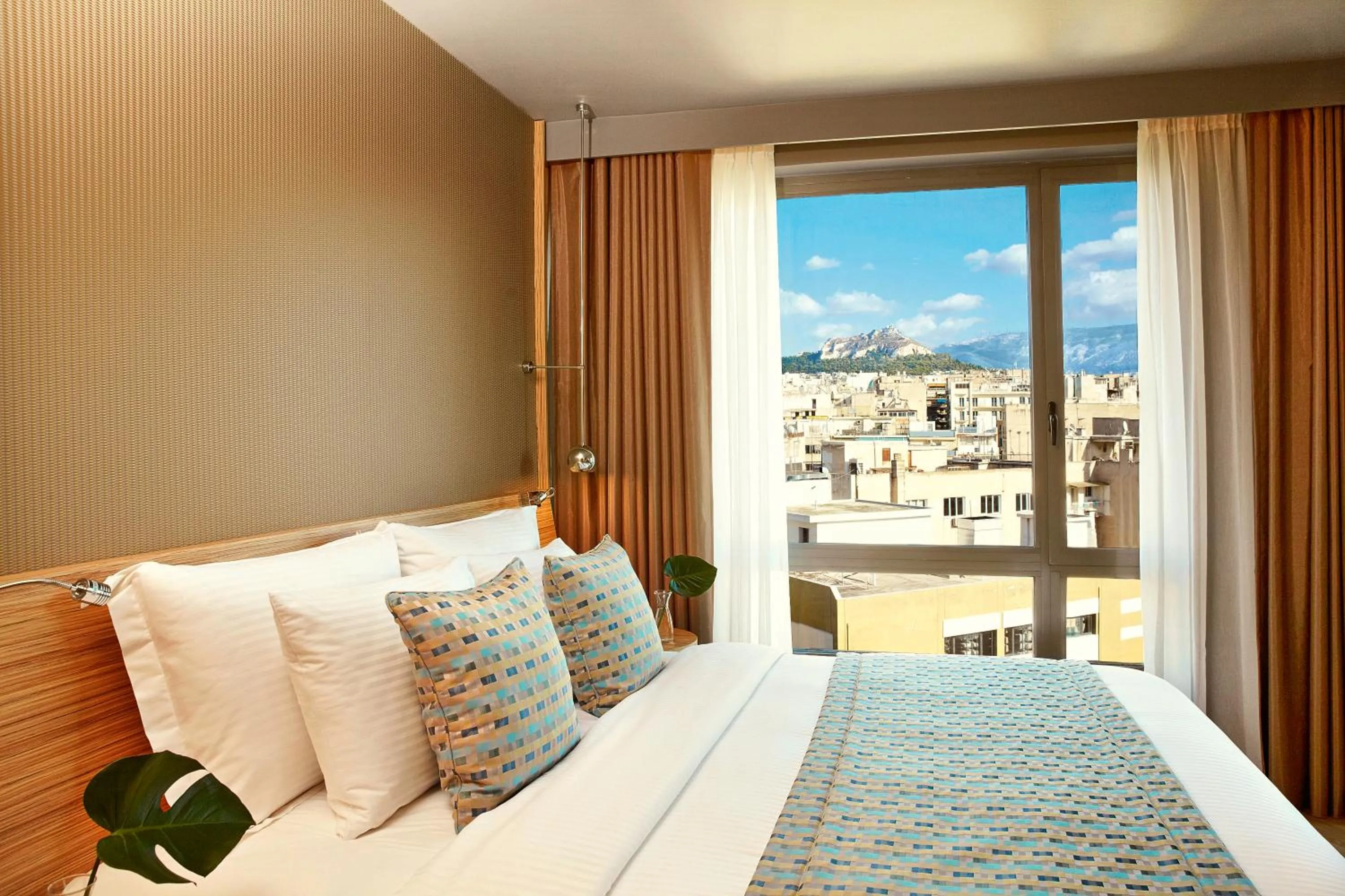 Bed in Zeus Wyndham Grand Athens