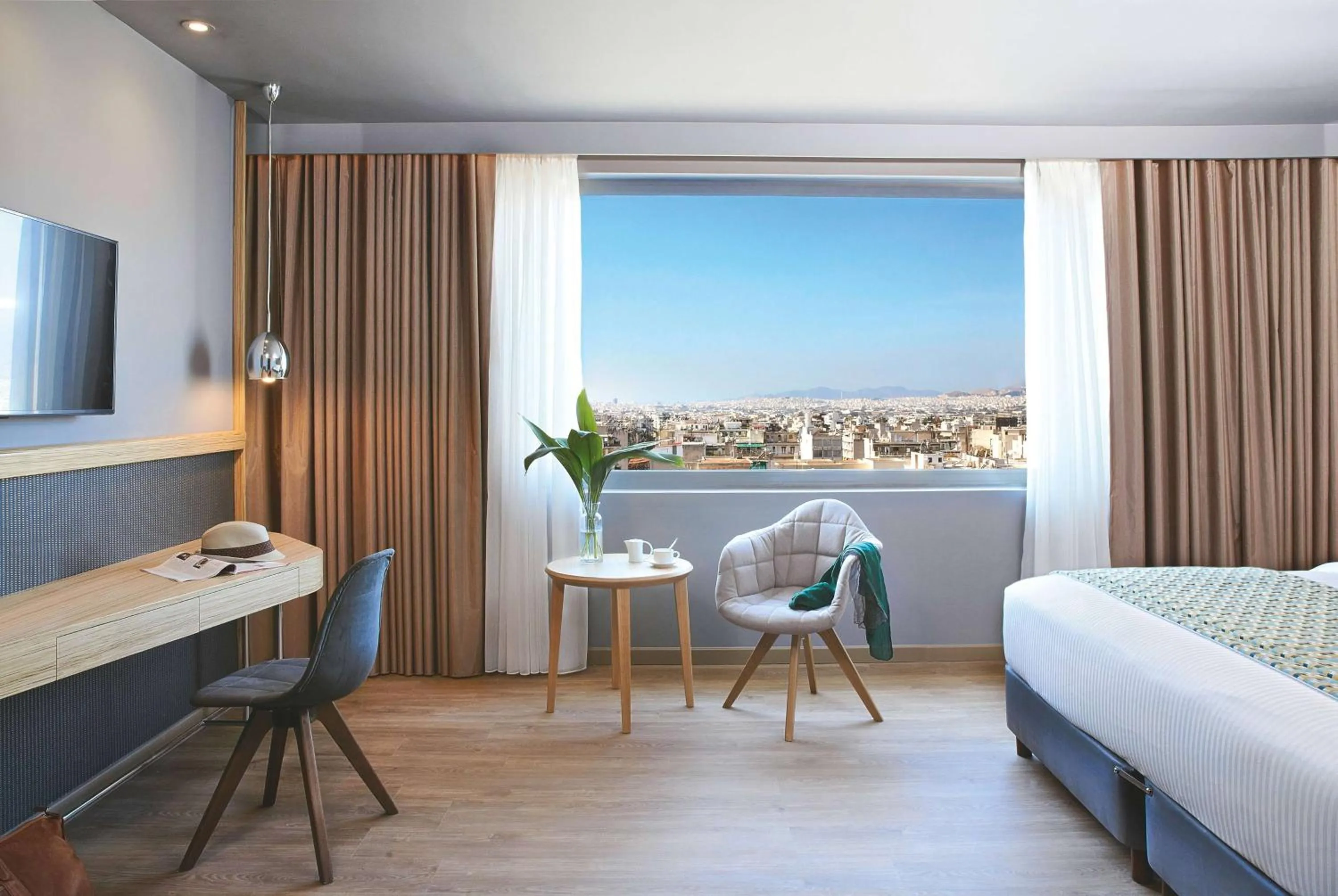 Photo of the whole room, Bed in Zeus Wyndham Grand Athens