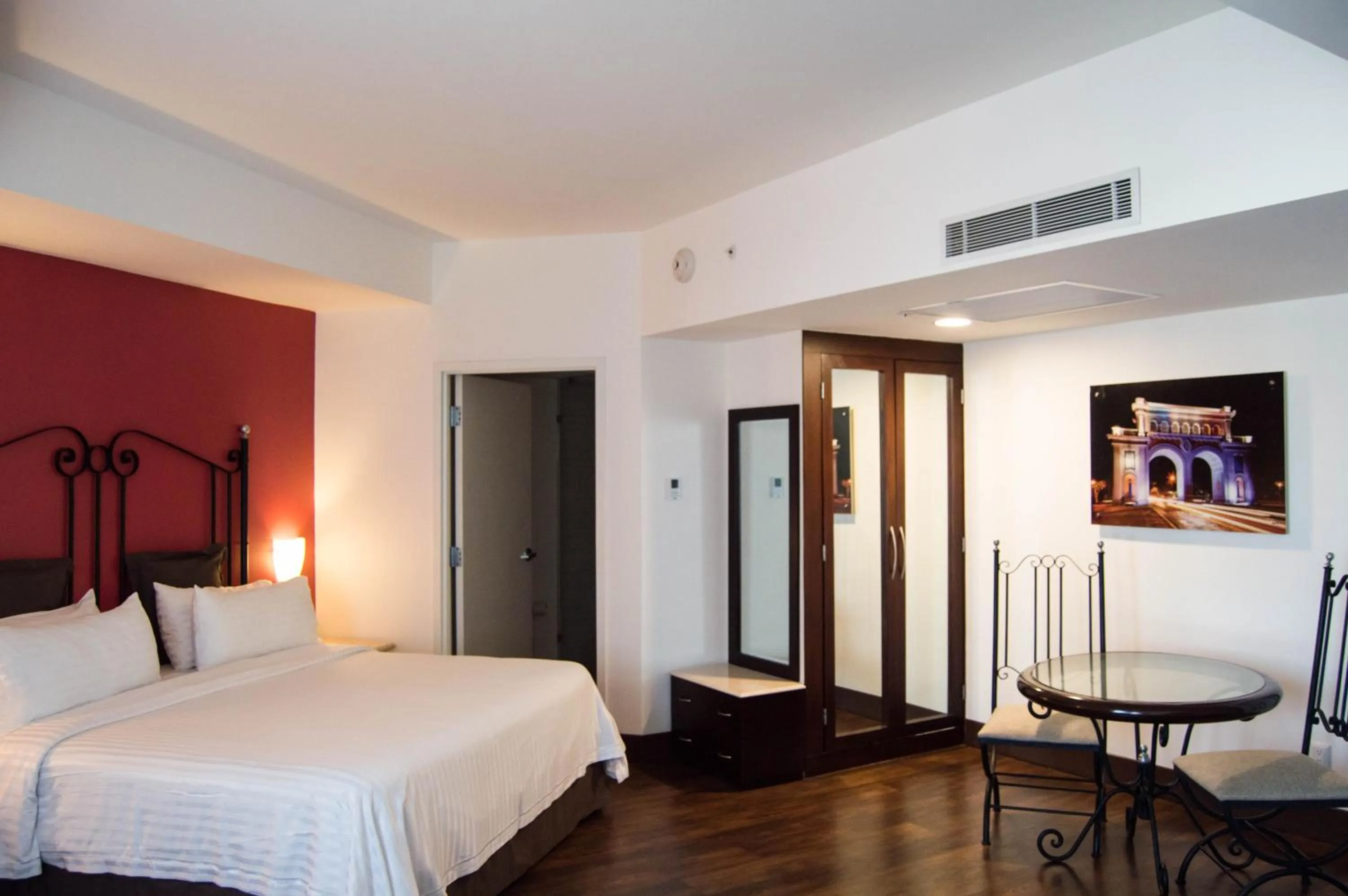 Bed in Holiday Inn Hotel & Suites Centro Historico by IHG