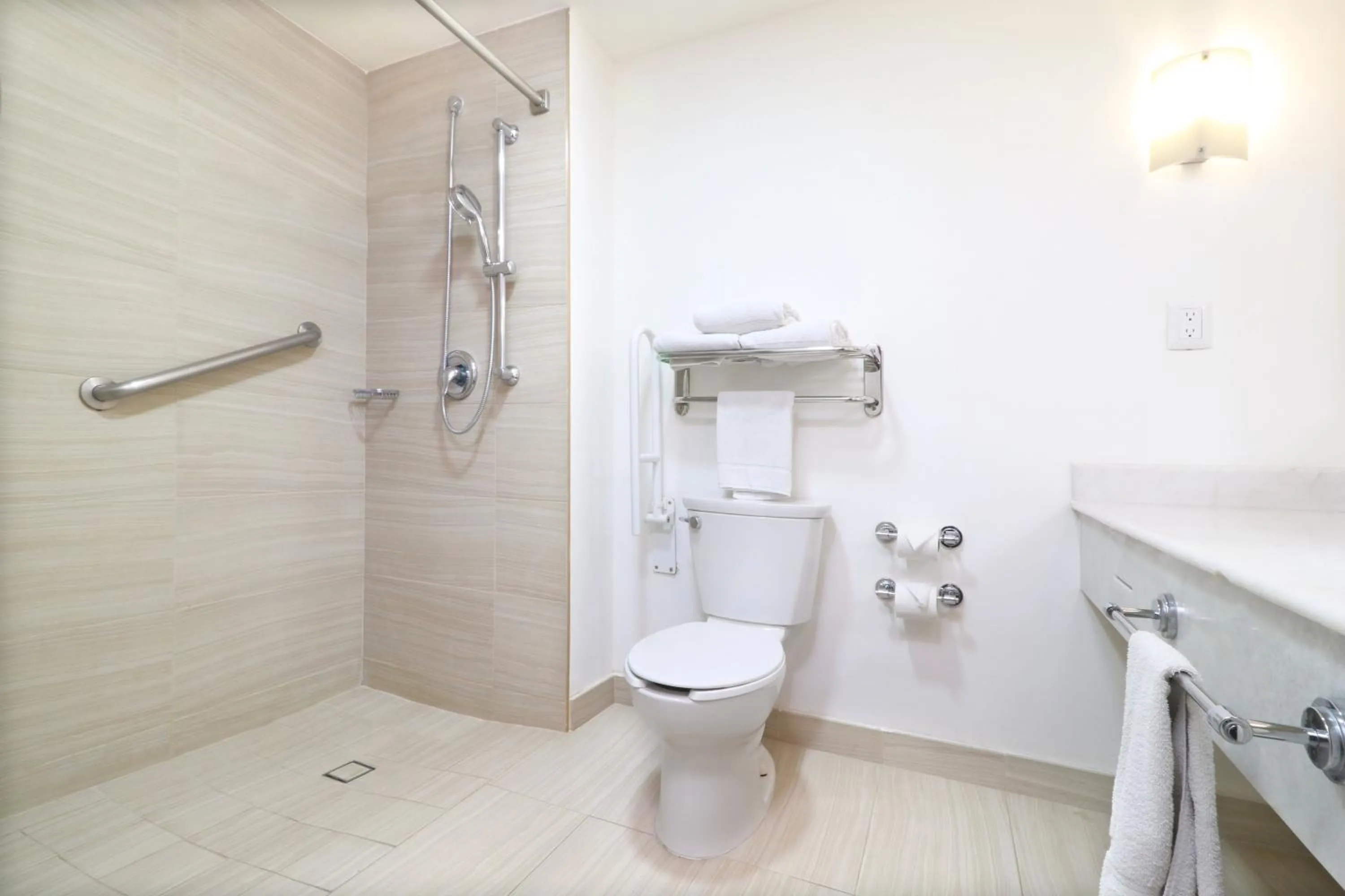 Bathroom in Holiday Inn Hotel & Suites Centro Historico by IHG