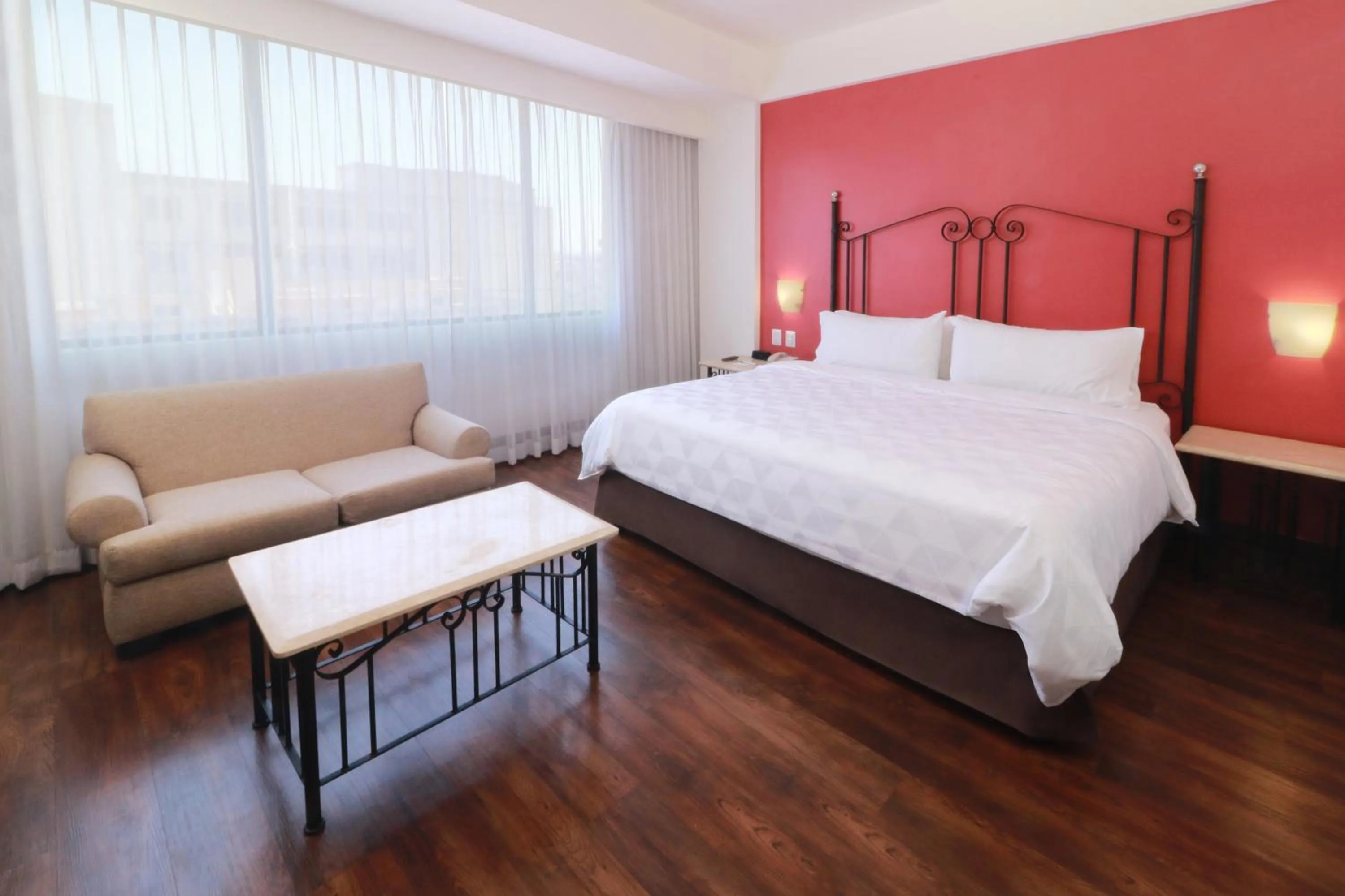 Photo of the whole room, Bed in Holiday Inn Hotel & Suites Centro Historico by IHG