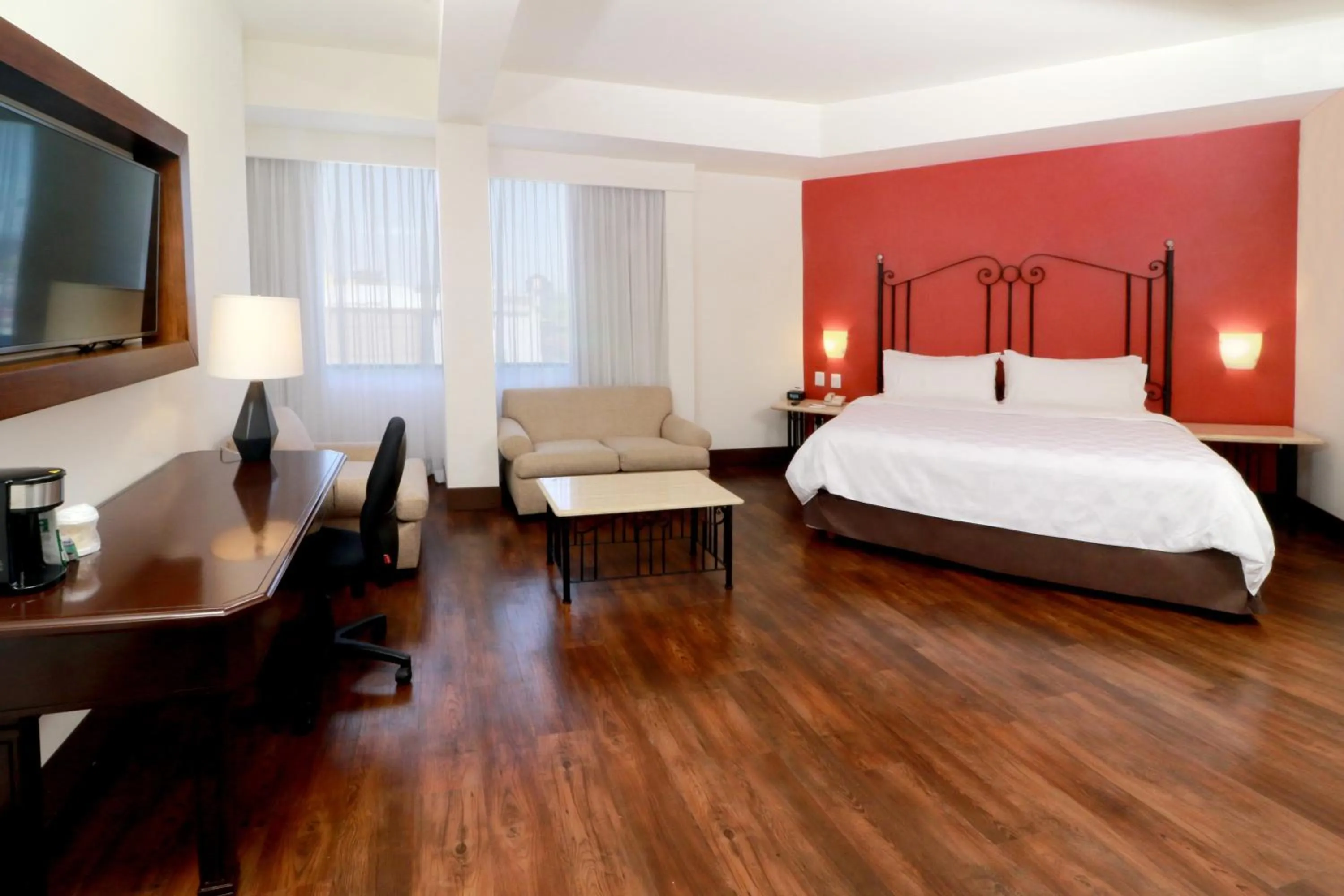 Photo of the whole room, Bed in Holiday Inn Hotel & Suites Centro Historico by IHG