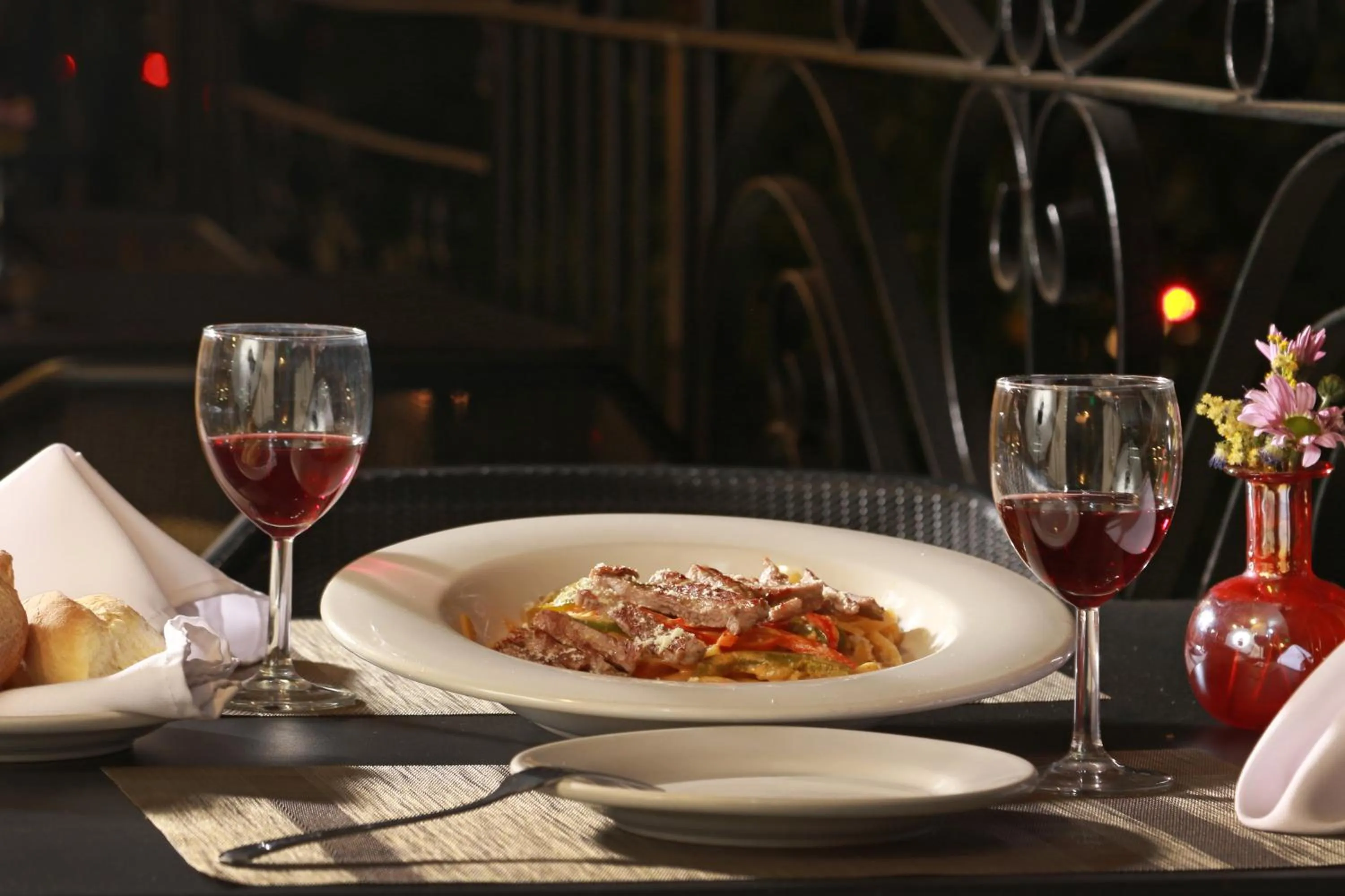 Restaurant/places to eat in Holiday Inn Hotel & Suites Centro Historico by IHG