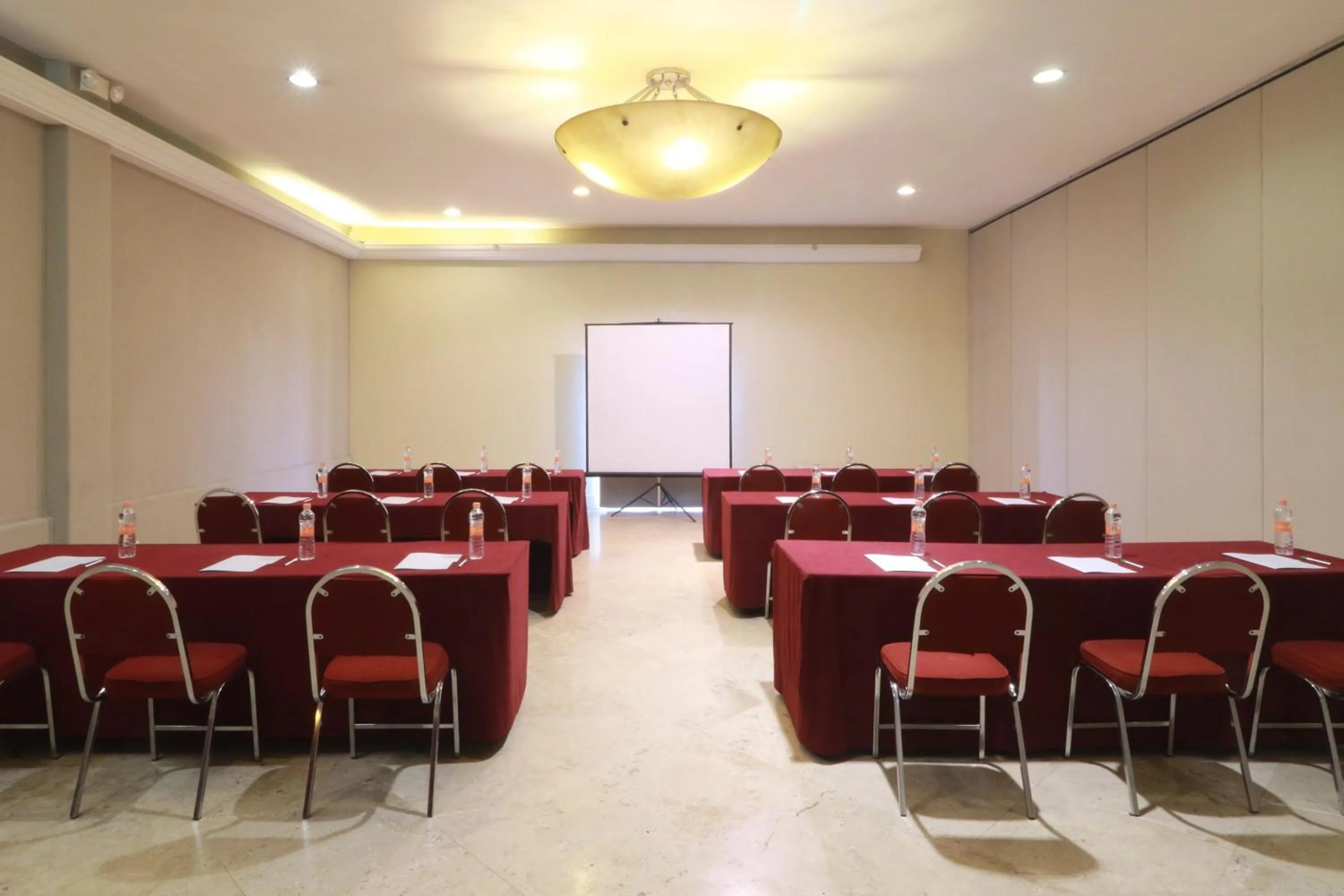 Meeting/conference room in Holiday Inn Hotel & Suites Centro Historico by IHG