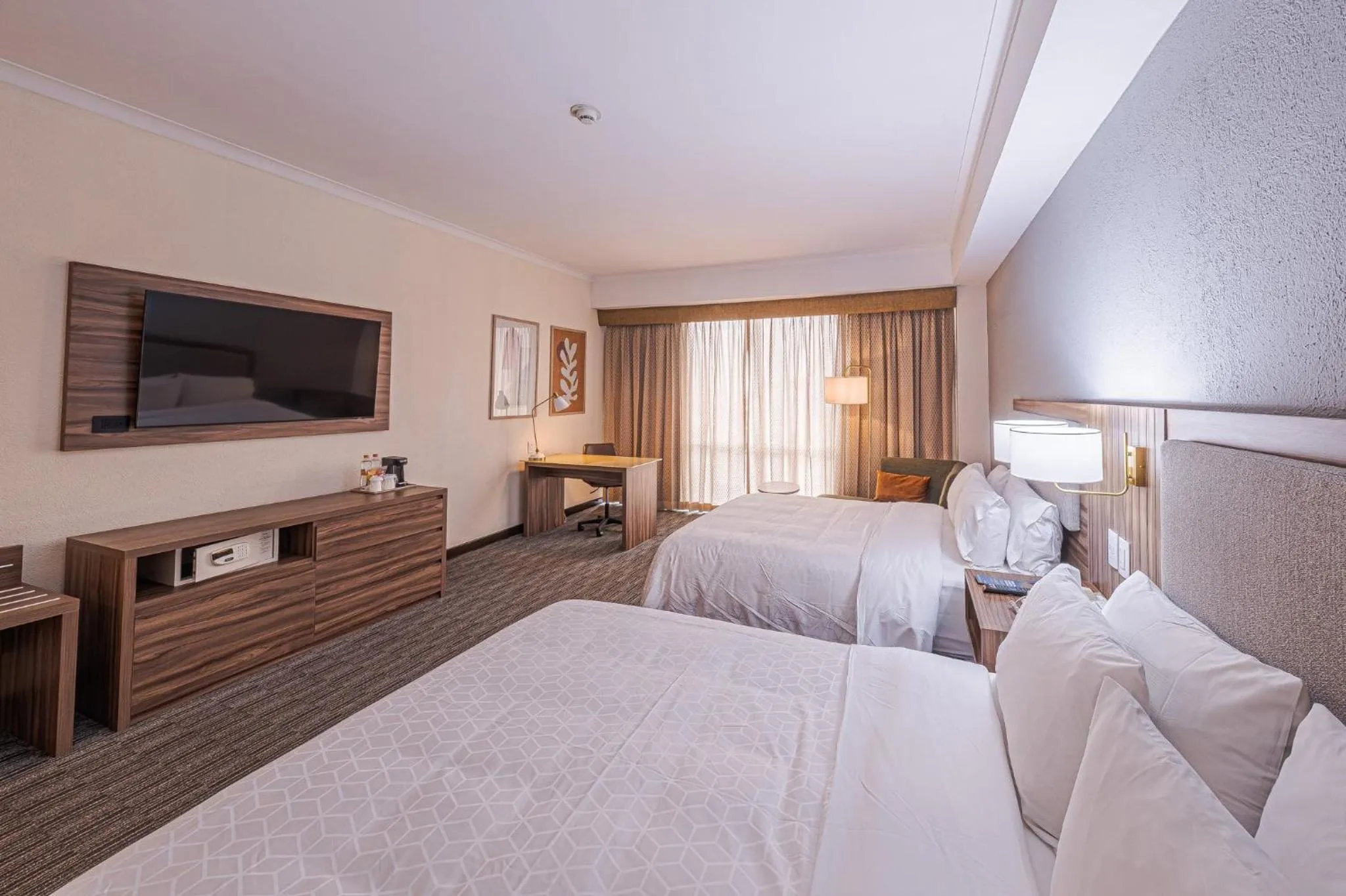Photo of the whole room, Bed in Holiday Inn Guadalajara Select by IHG